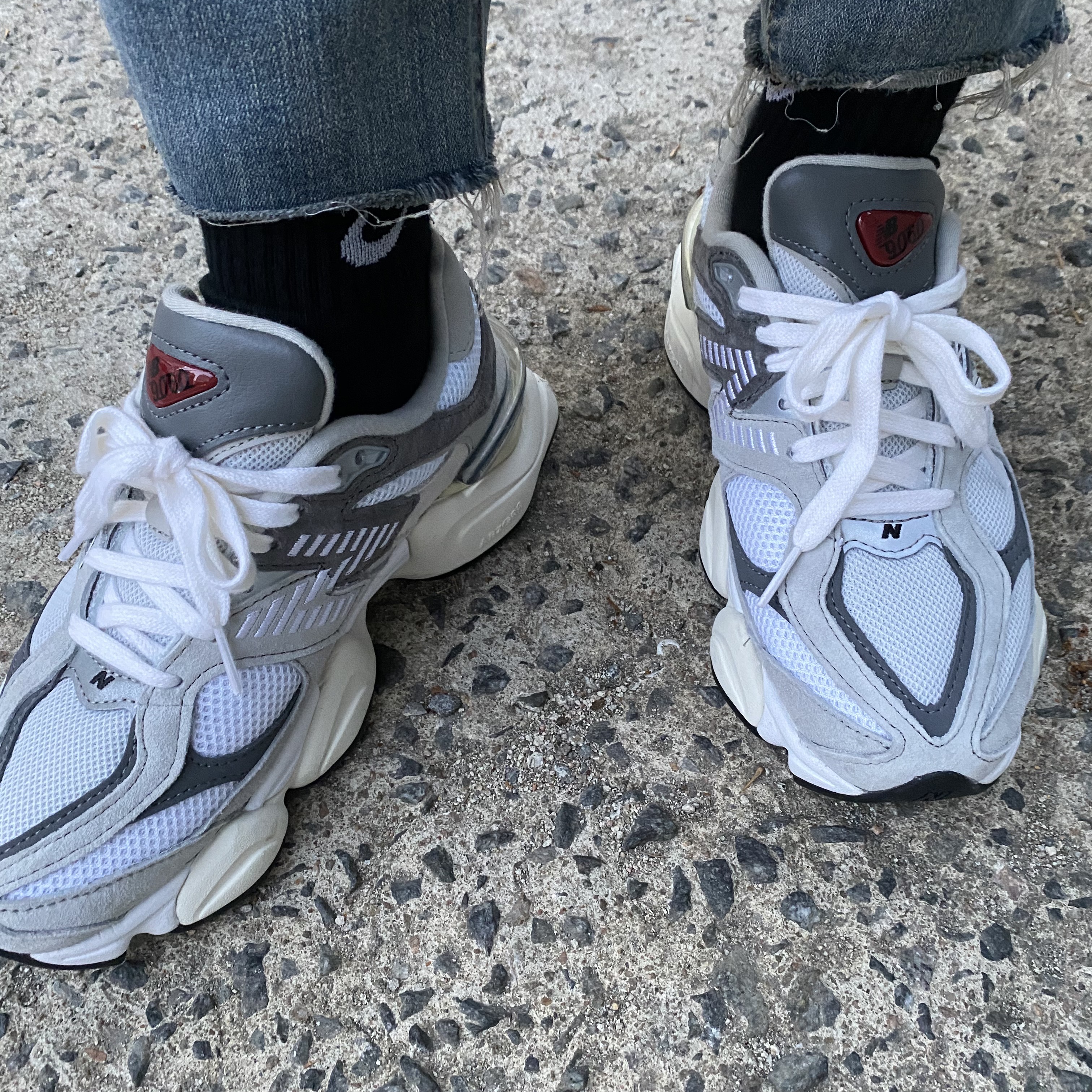 New Balance 9060 Rain Cloud Castlerock 착용 스타일