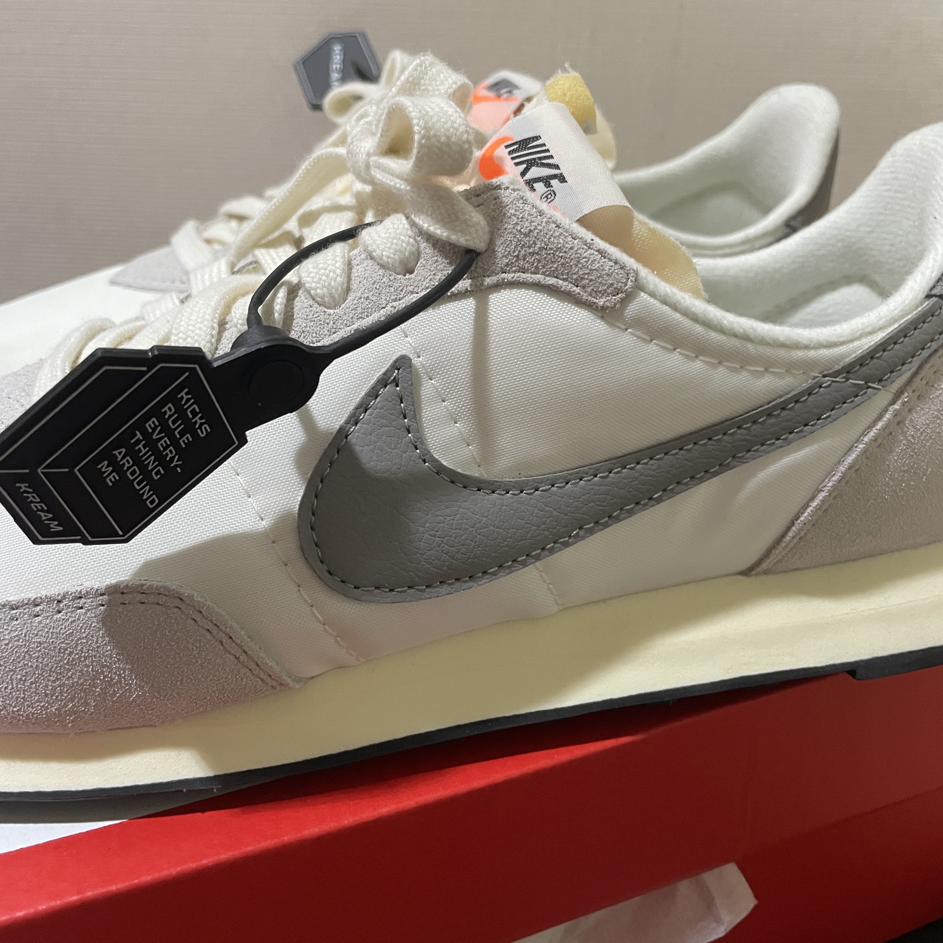 Nike Waffle Trainer 2 SE Sail Medium Grey 착용 스타일