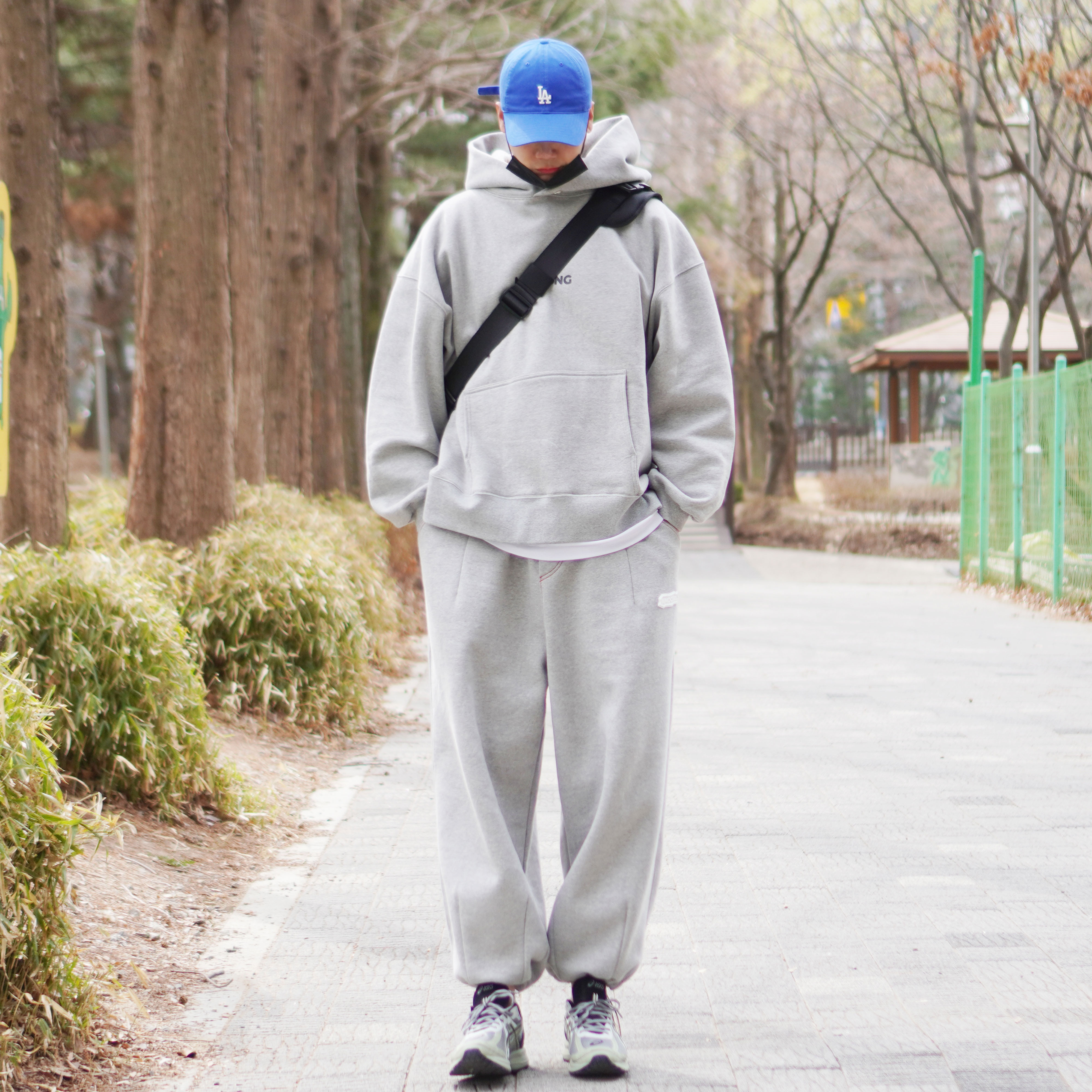 Asics Jog 100 S Sheet Rock - 2E Wide 착용 스타일 - 4