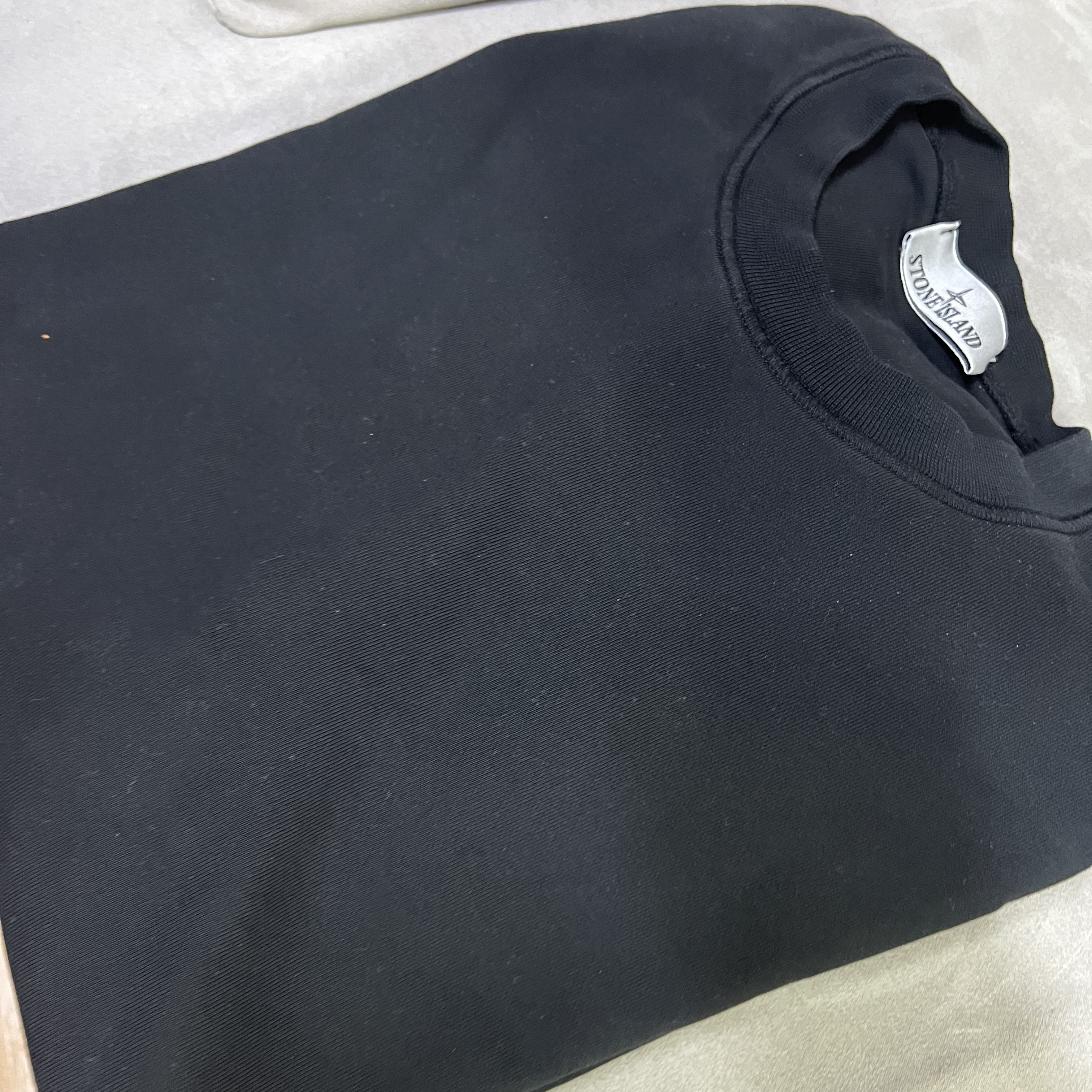 Stone Island 63051 Cotton Fleece Garment Dyed Sweatshirt Black - 23SS 착용 스타일