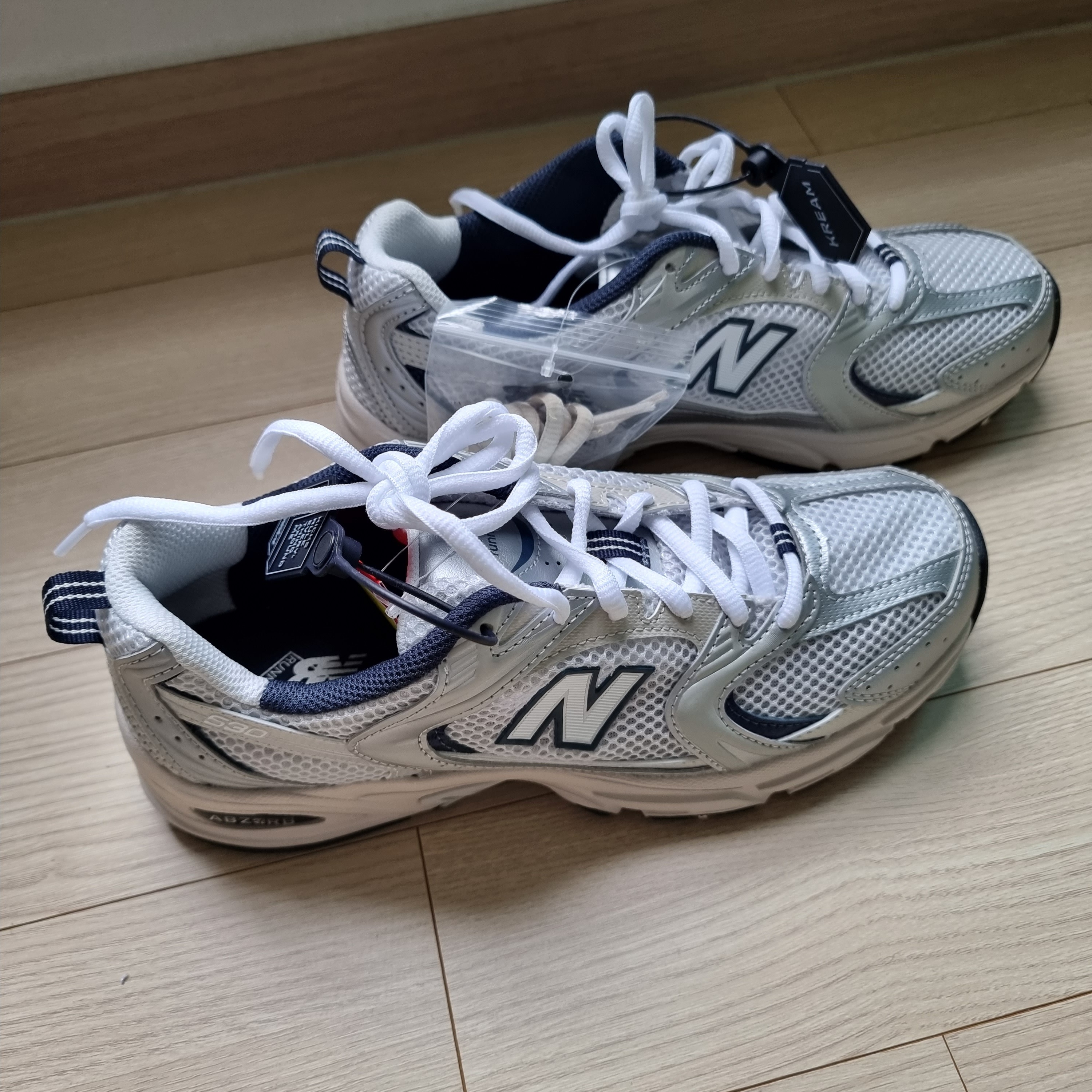 New Balance 530 Steel Grey 착용 스타일 - 2