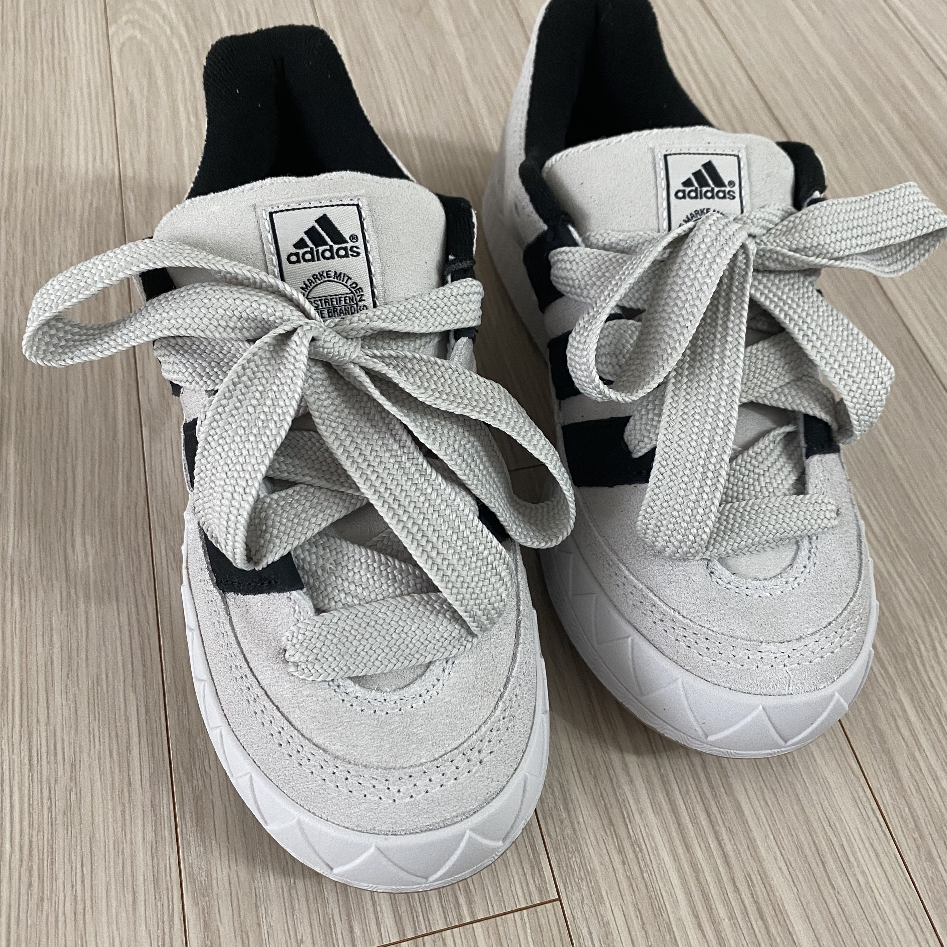 Adidas Adimatic Grey One 착용 스타일