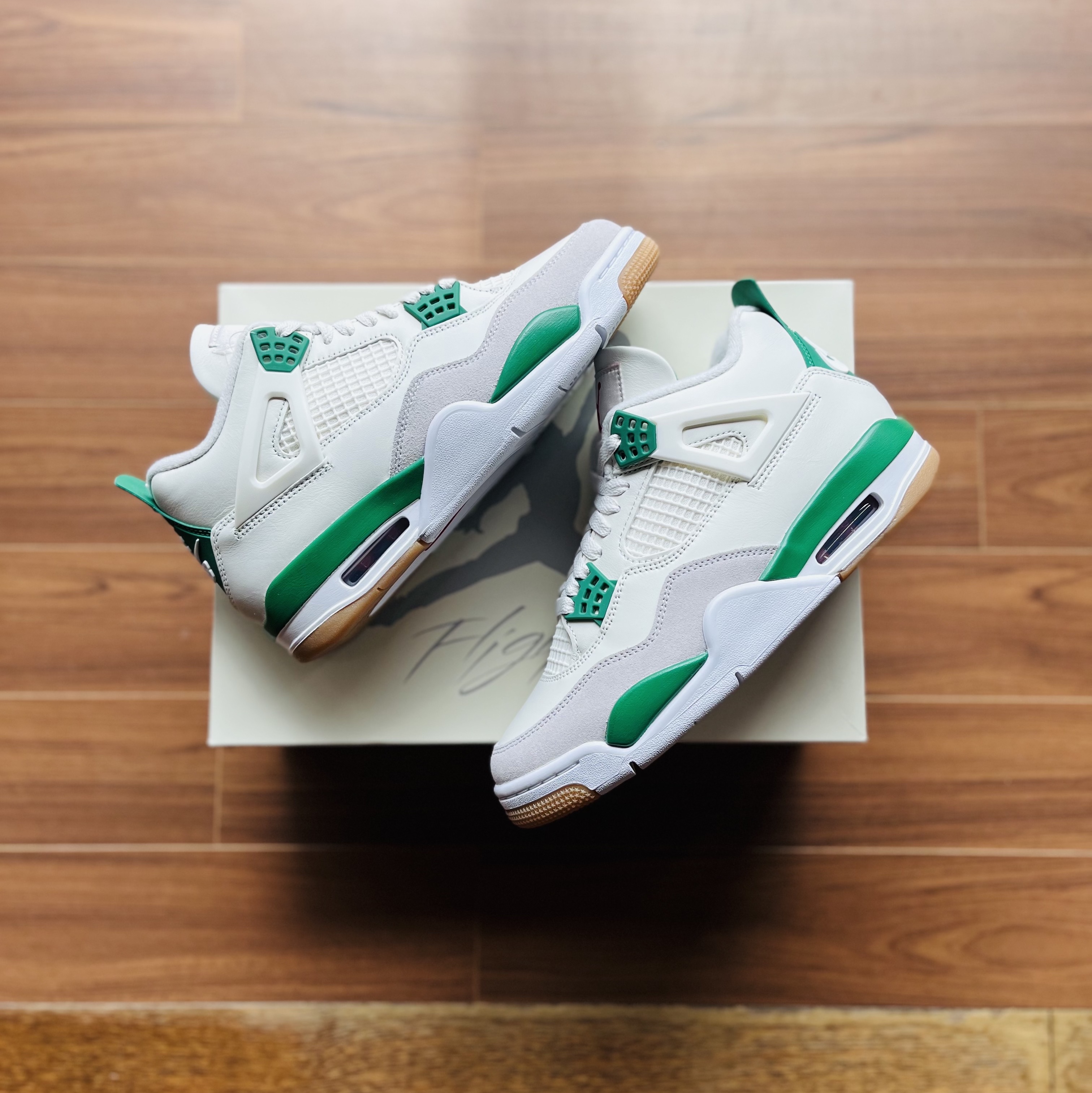 Jordan 4 x Nike SB Retro SP Pine Green 착용 스타일