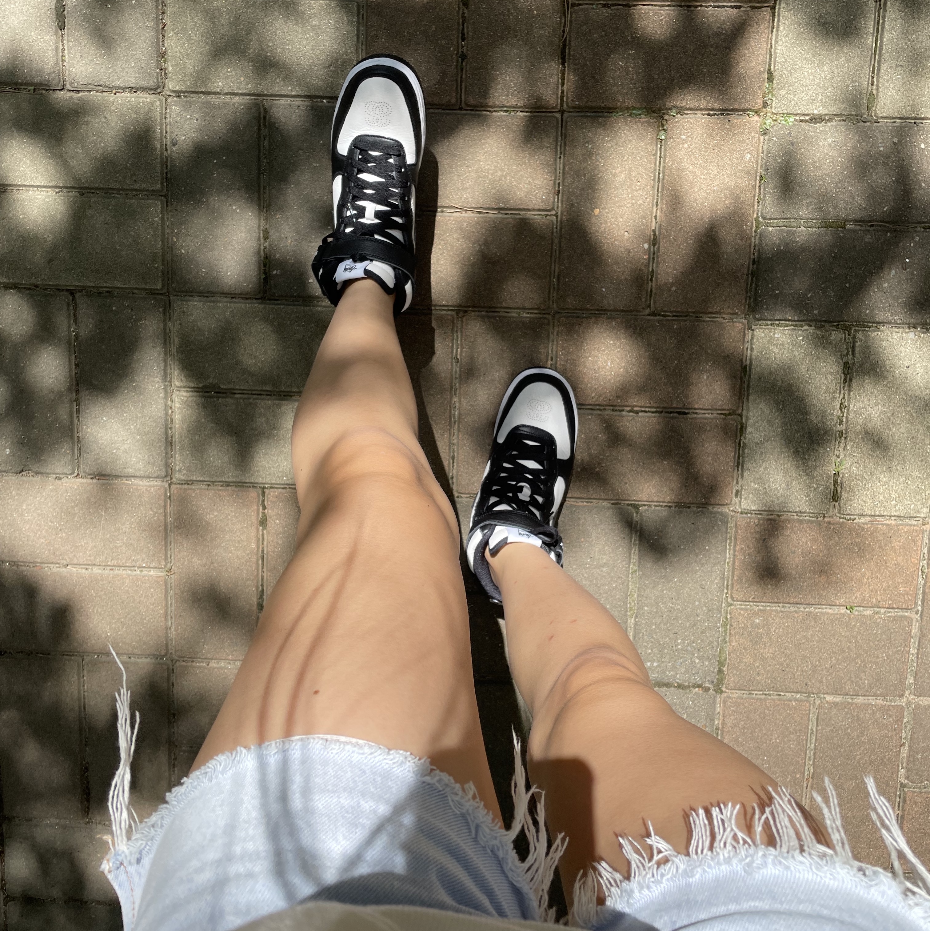 Nike x Stussy Air Force 1 '07 Mid SP Black and Light Bone 착용 스타일 - 3