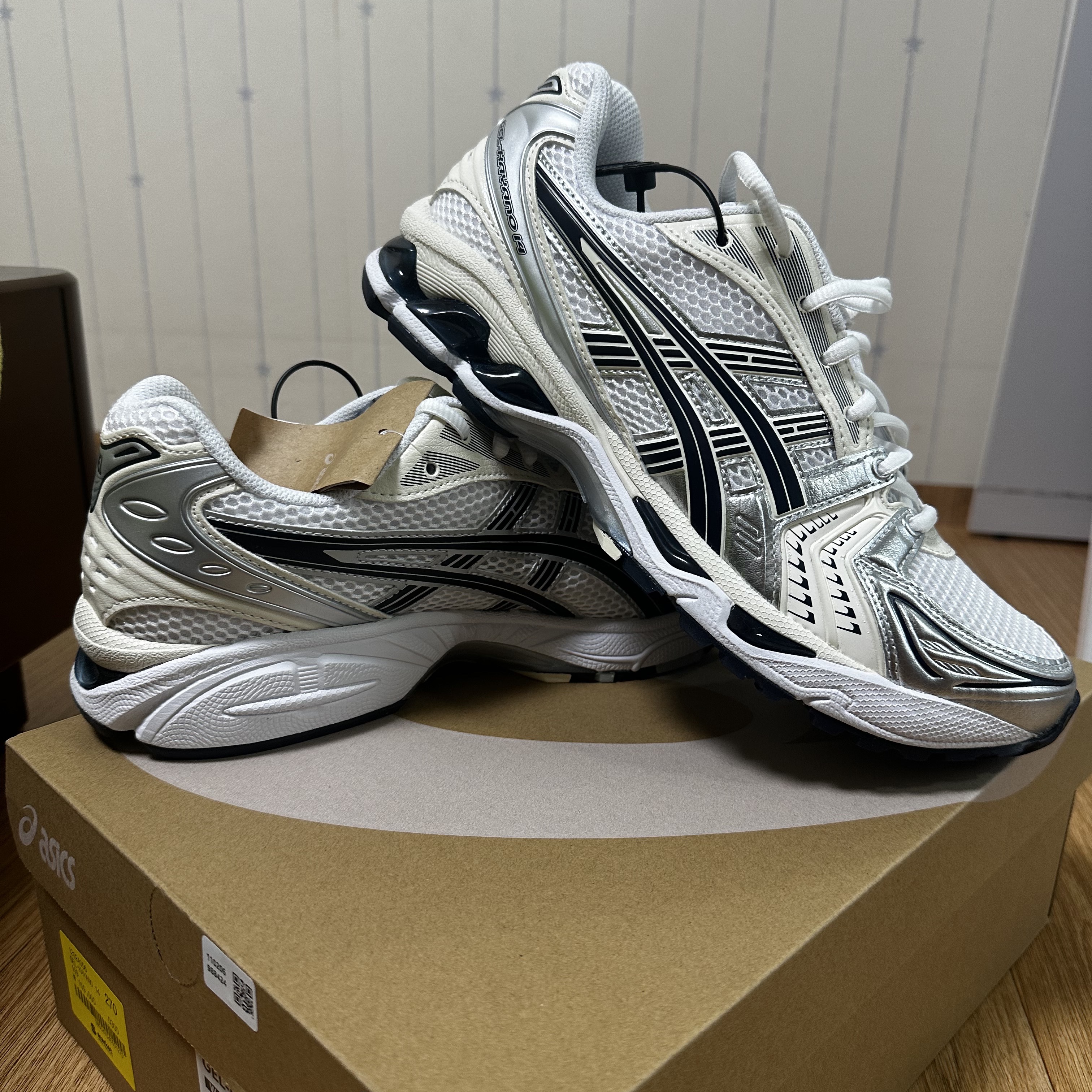 (W) Asics Gel-Kayano 14 White Midnight 착용 스타일 - 2