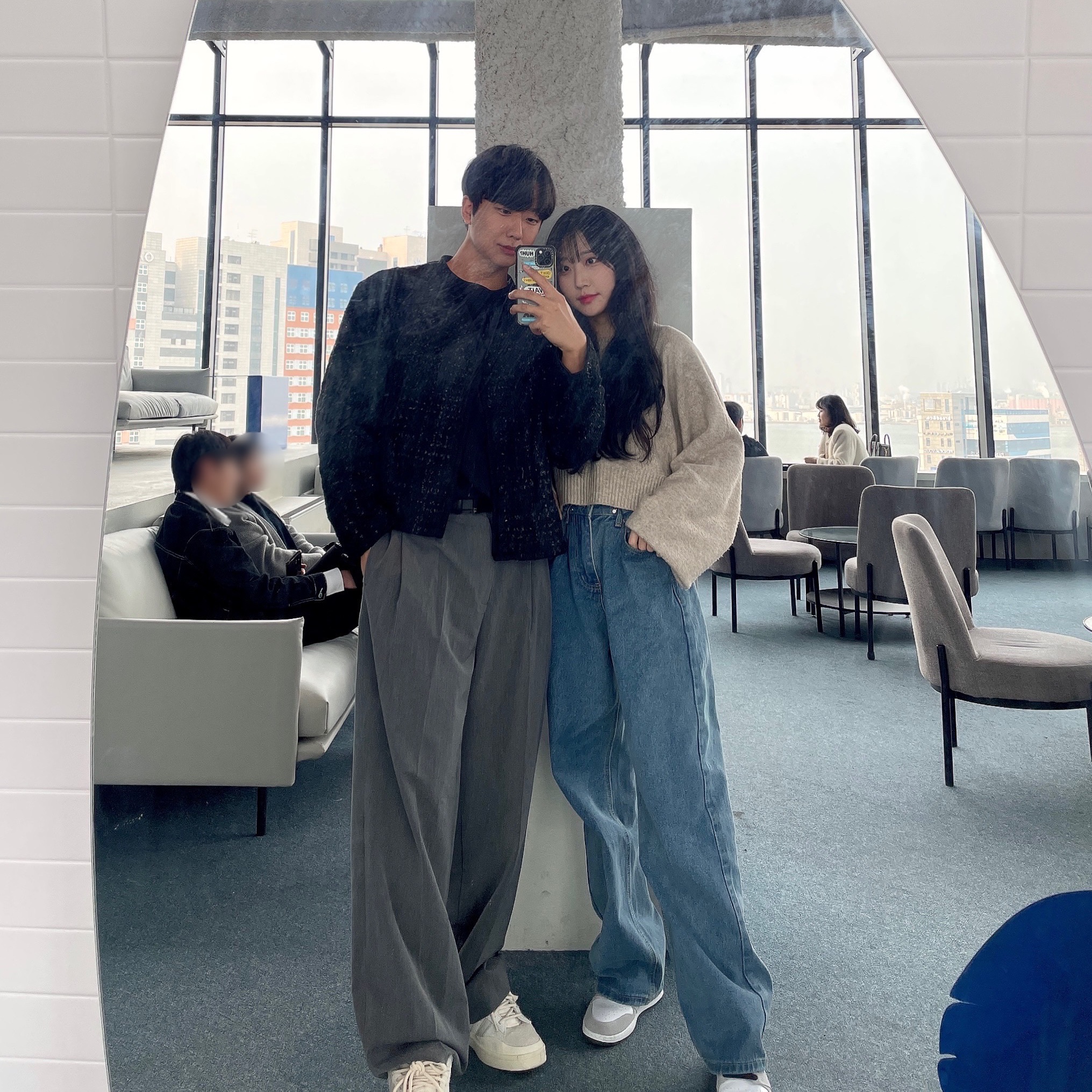 Jordan 1 Retro High OG Light Smoke Grey, Adidas x Bad Bunny Campus Light Cloud White 착용 스타일