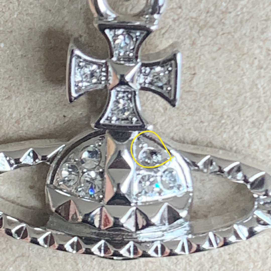 Vivienne Westwood Mayfair Bas Relief Pendant Silver 착용 스타일