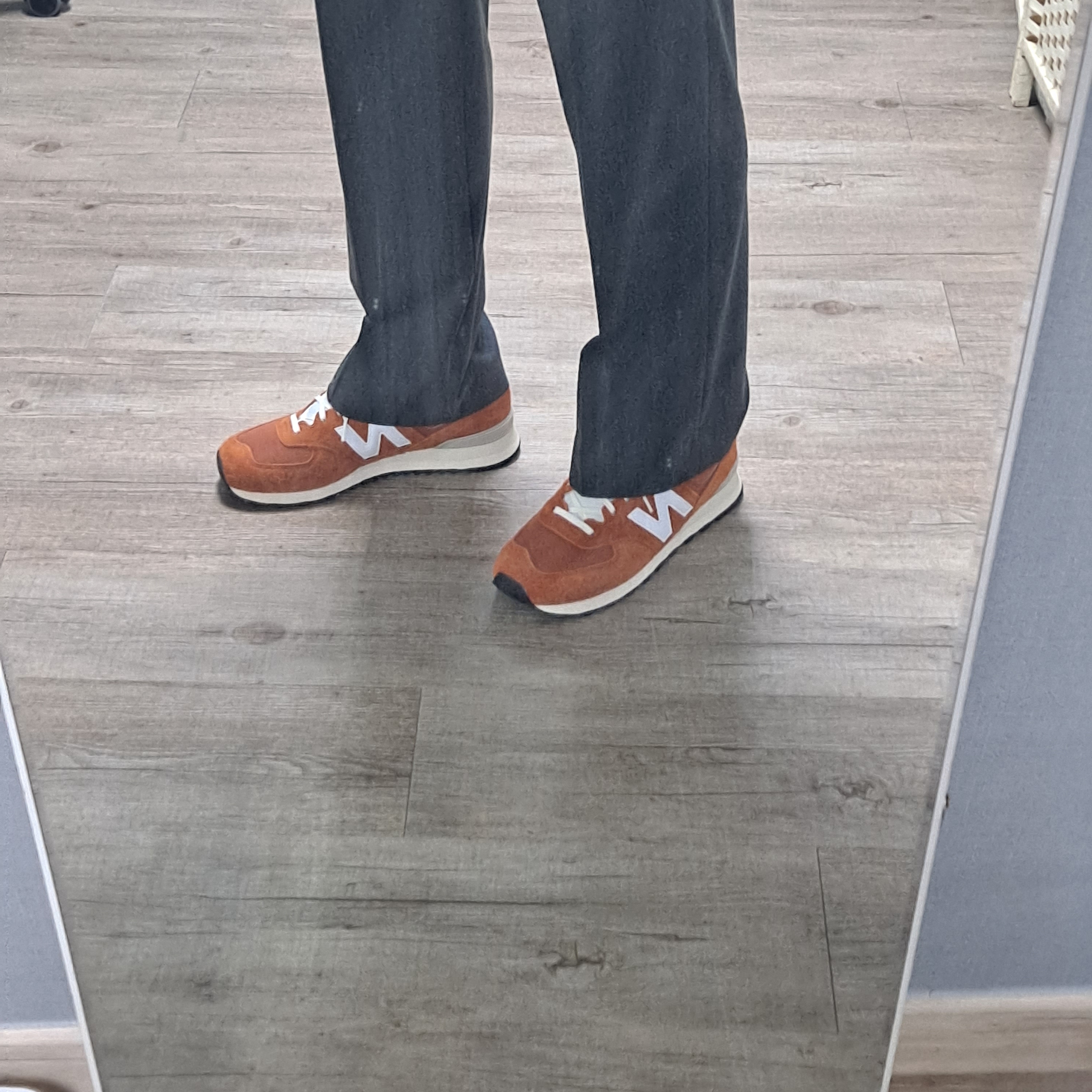 New Balance 574 Heritage Orange Burst White 착용 스타일 - 2