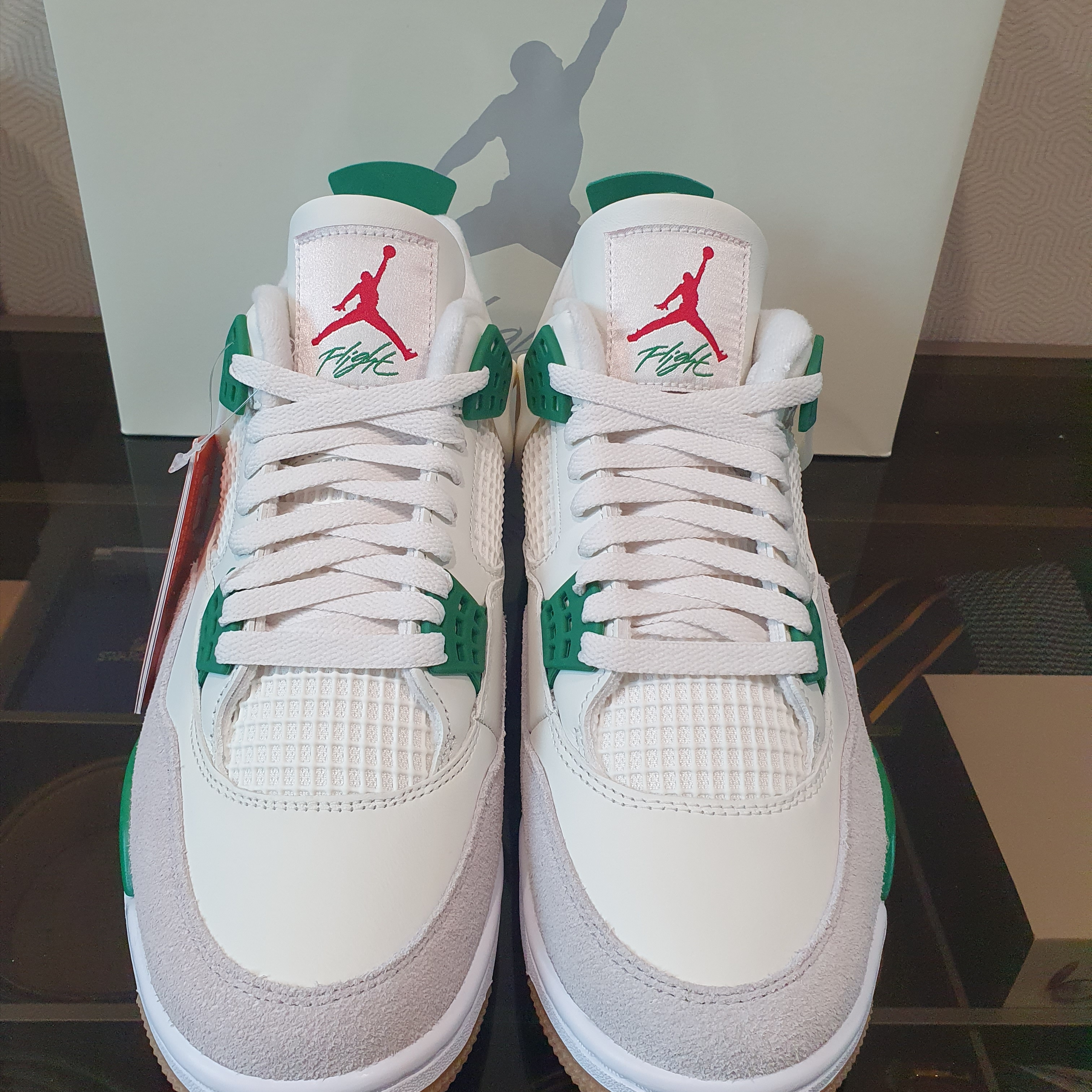 Jordan 4 x Nike SB Retro SP Pine Green 착용 스타일 - 1