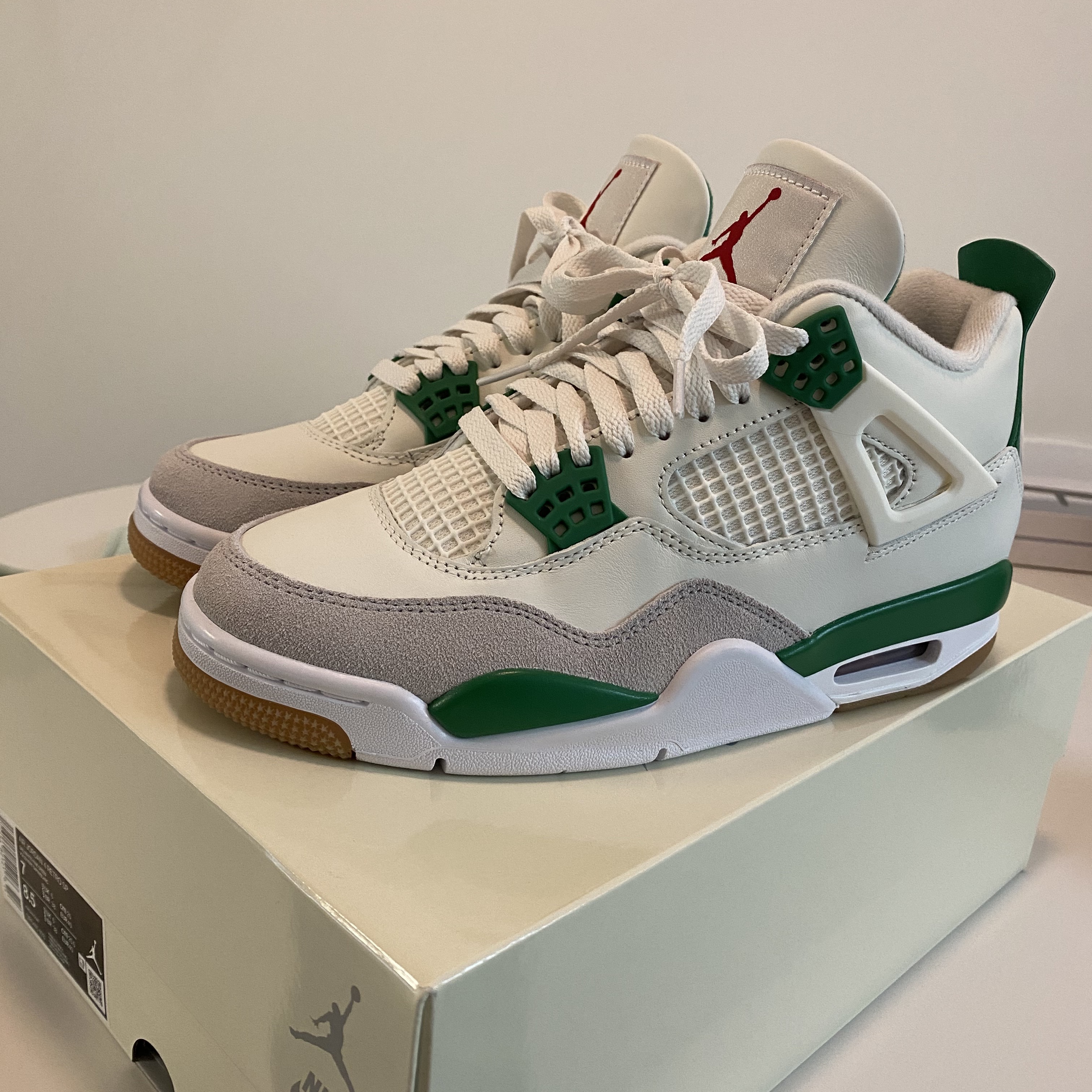Jordan 4 x Nike SB Retro SP Pine Green 착용 스타일 - 1