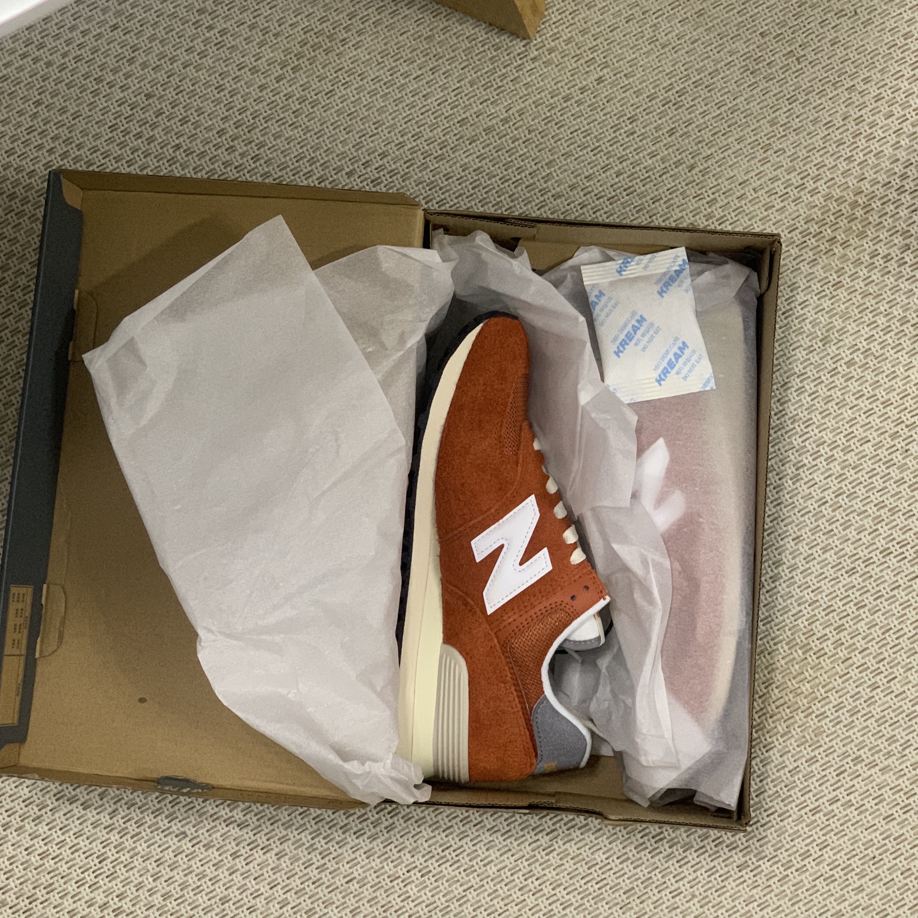 New Balance 574 Heritage Orange Burst White 착용 스타일