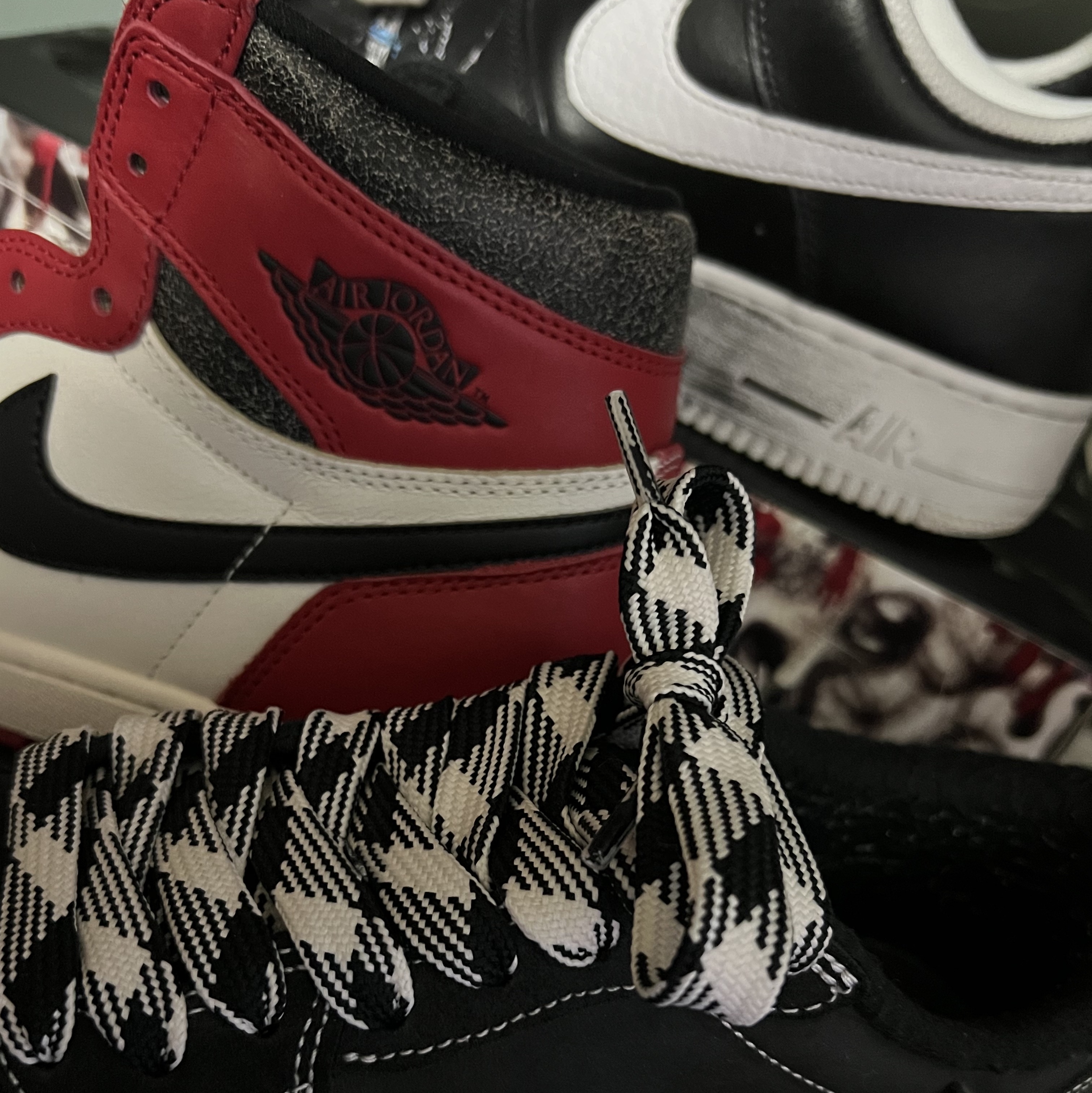Jordan 1 x Travis Scott Retro Low OG SP Black Phantom, Jordan 1 Retro High OG Chicago 2022 착용 스타일