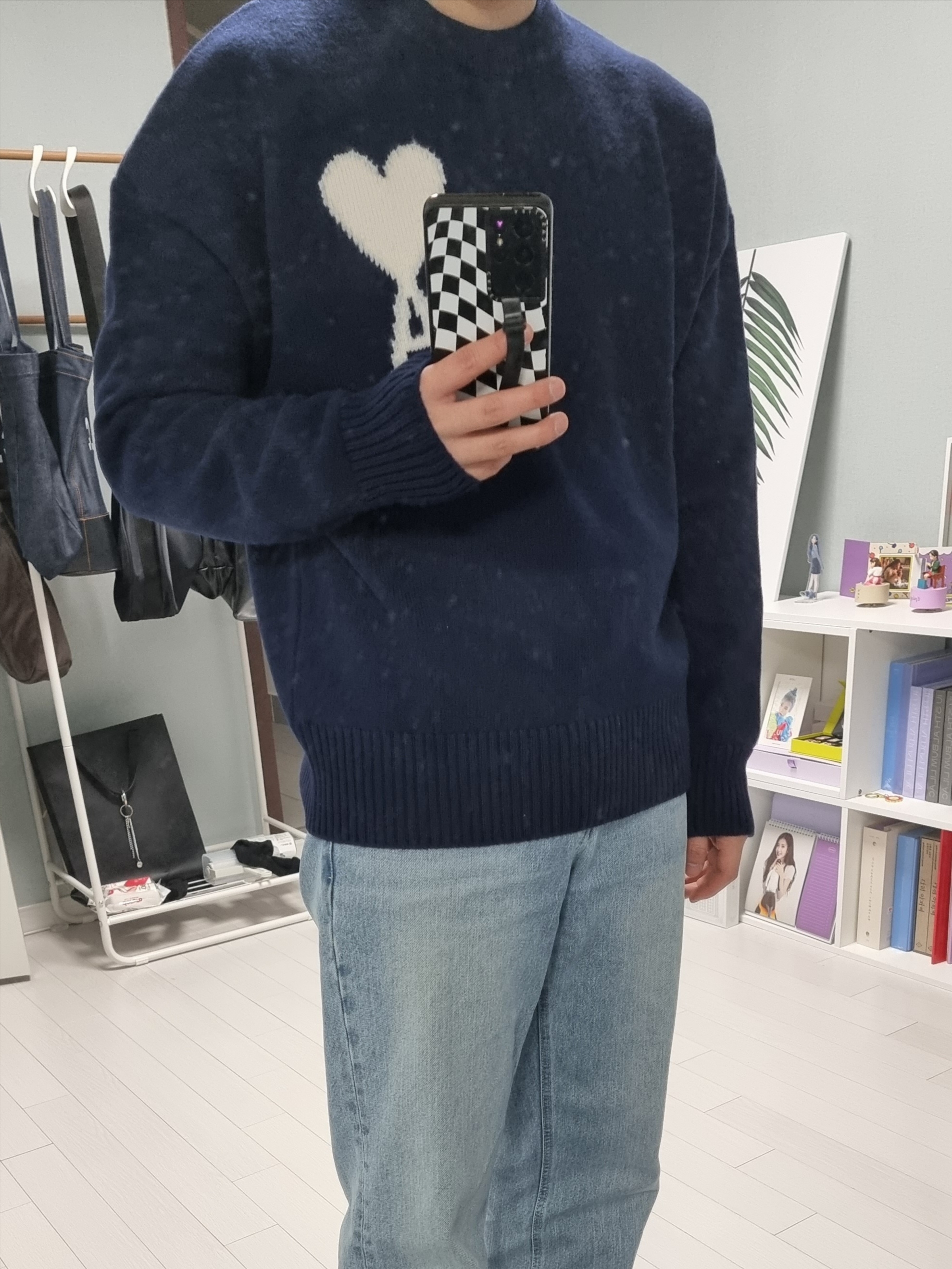 AMI de Coeur Oversize Intarsia Sweater Nautic Blue White 착용 스타일 - 1