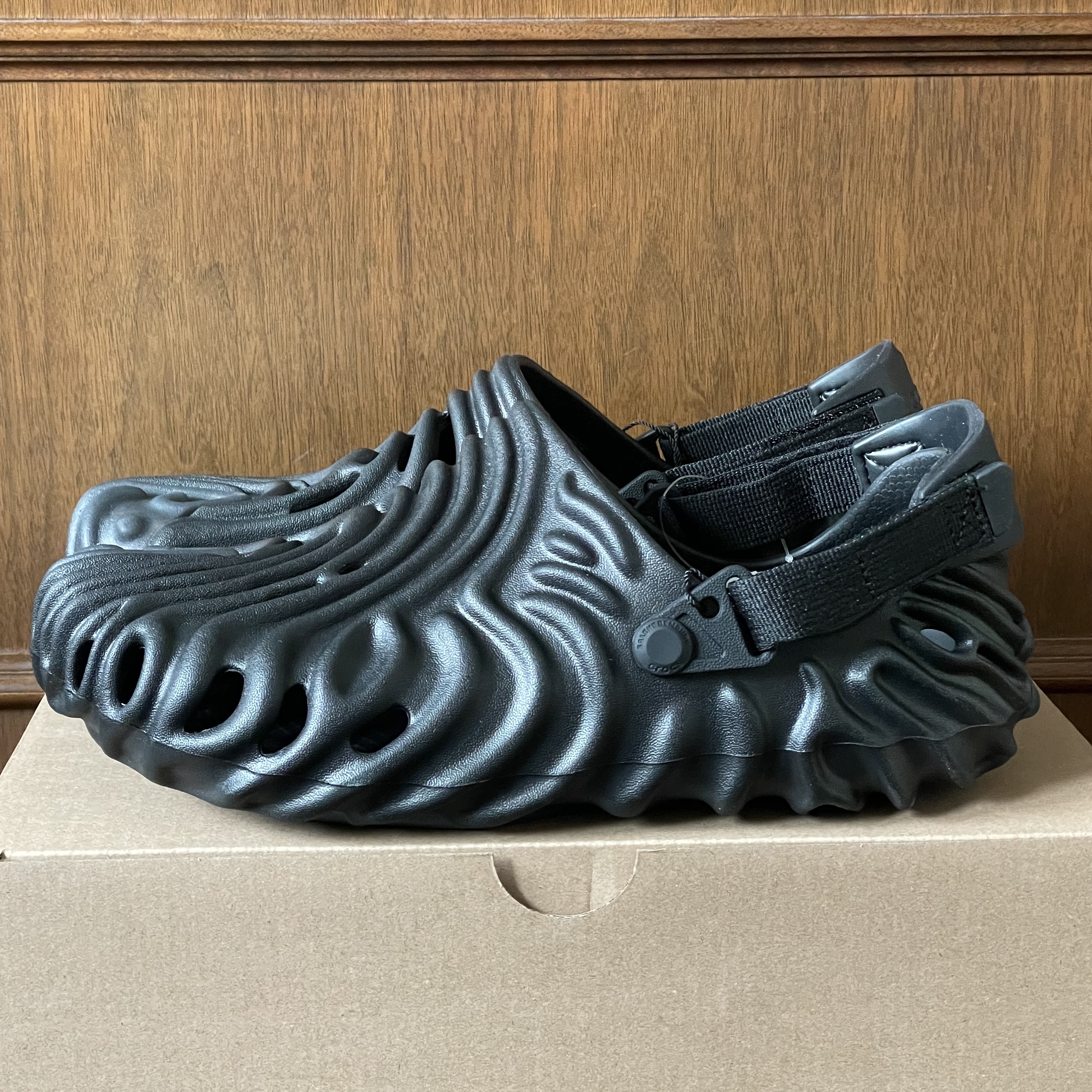 Crocs x Salehe Bembury Pollex Clog Sasquatch 착용 스타일 - 1