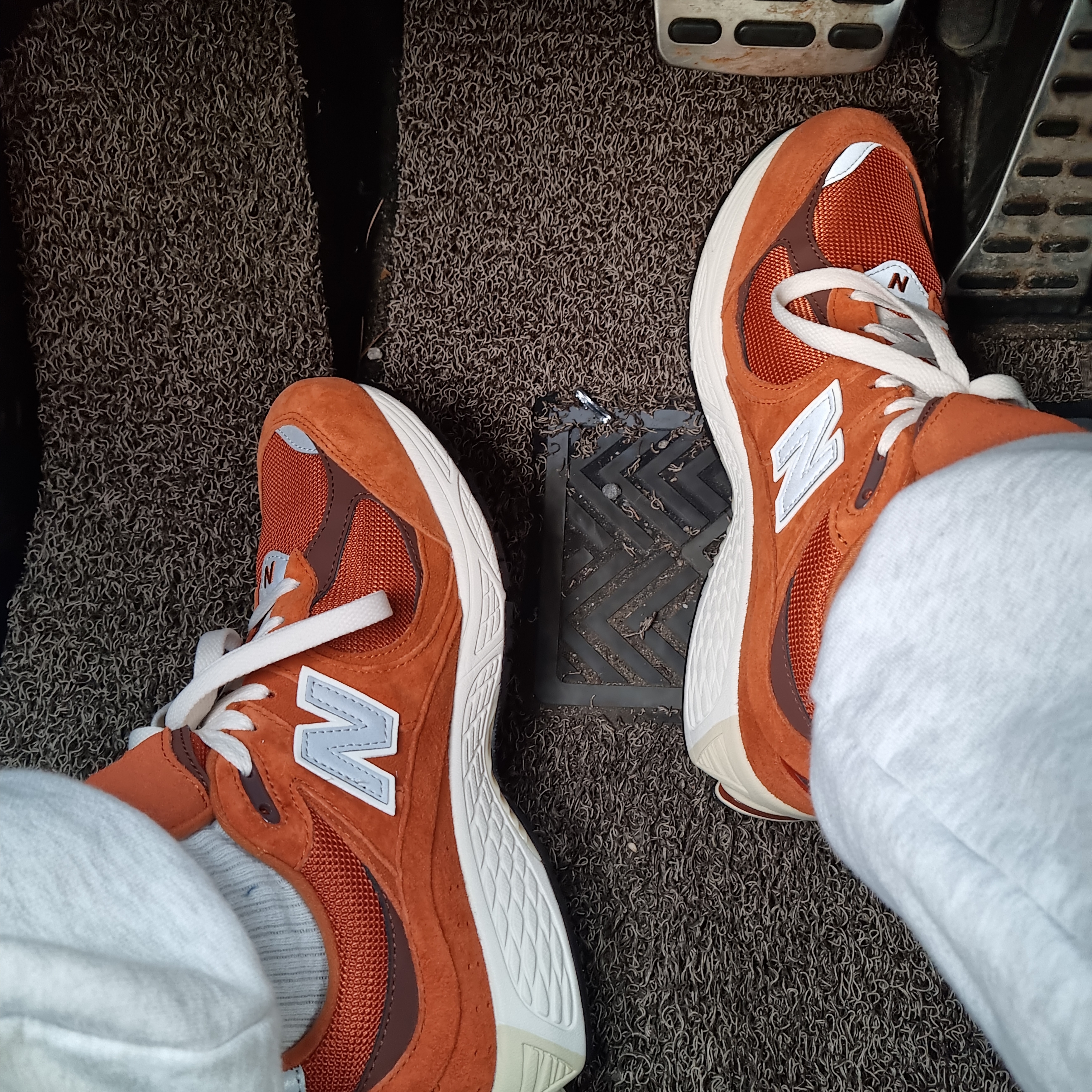 New Balance 2002R Rust Oxide 착용 스타일