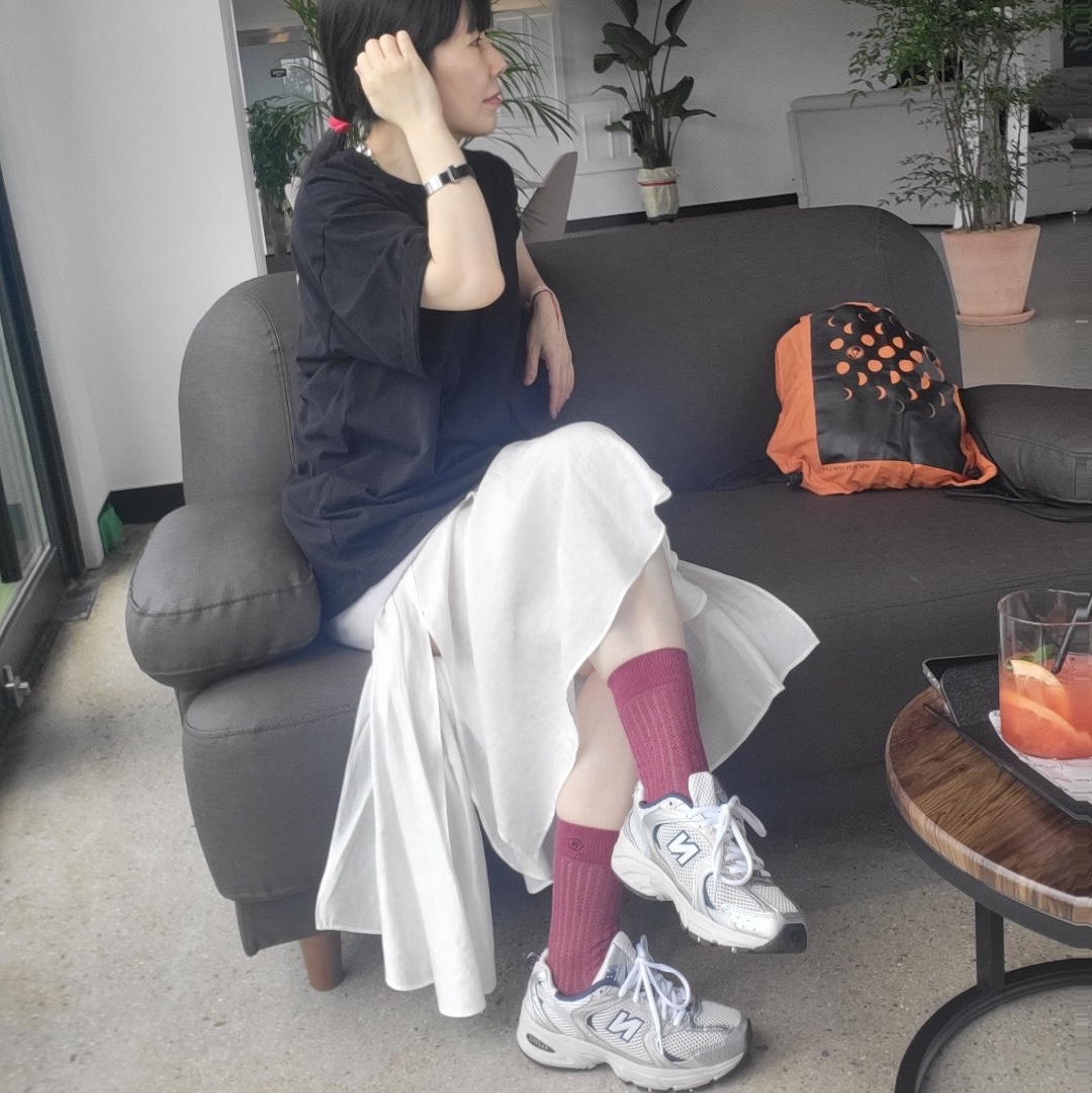 New Balance 530 Steel Grey 착용 스타일 - 2