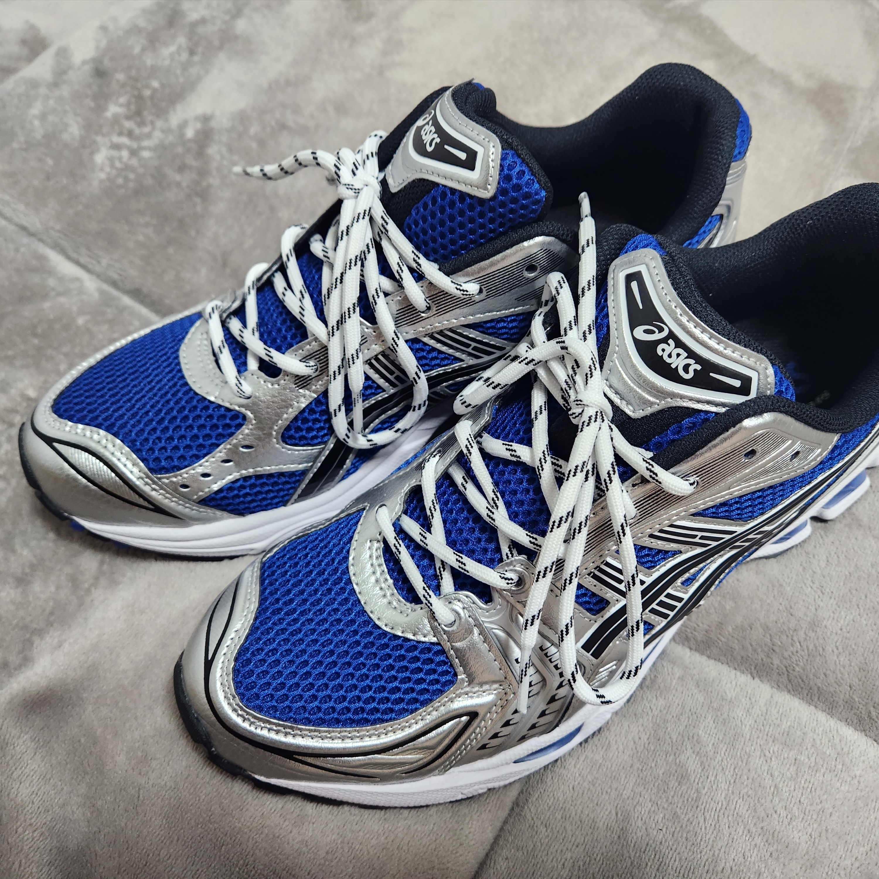 Asics Gel-Kayano 14 Monaco Blue Black 착용 스타일