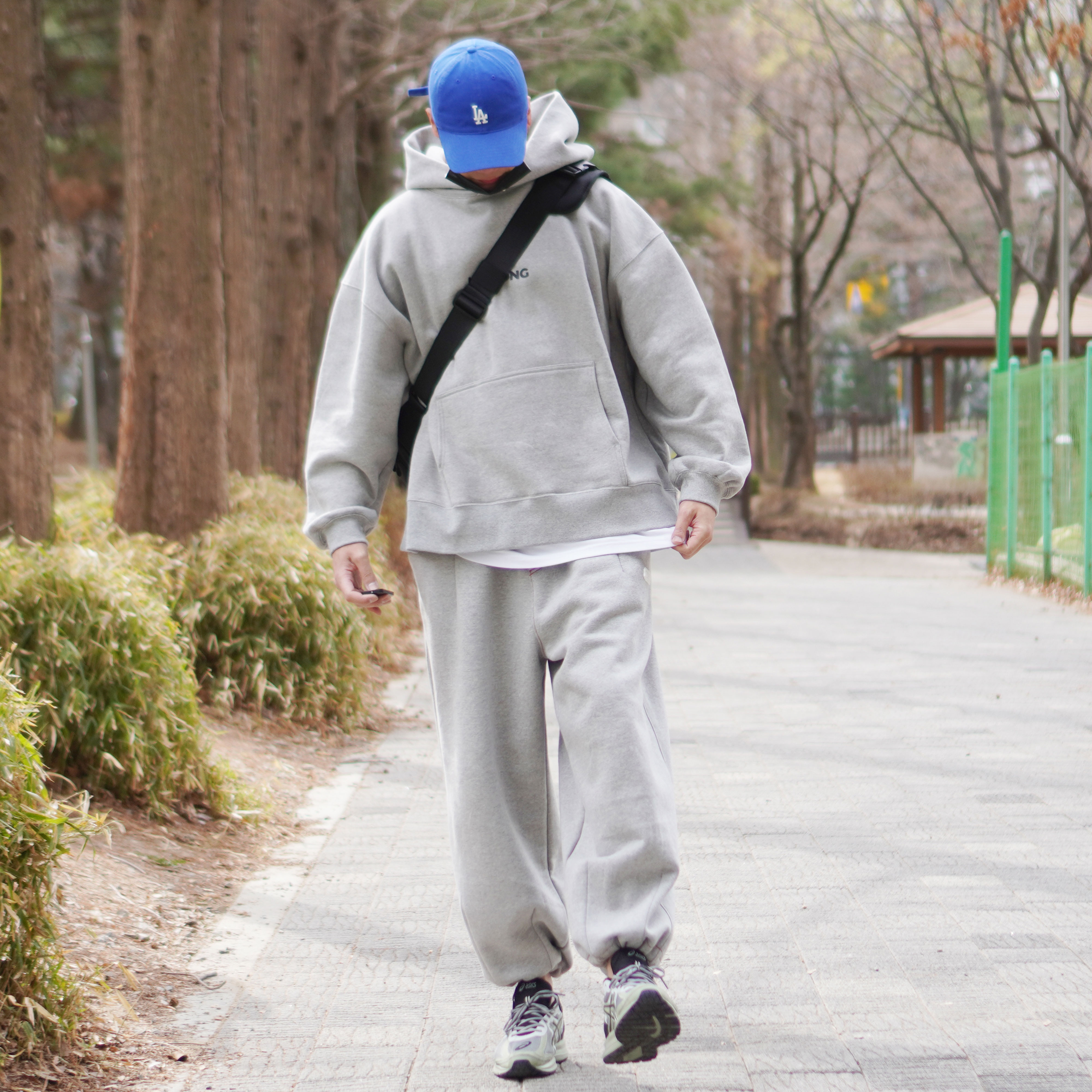 Asics Jog 100 S Sheet Rock - 2E Wide 착용 스타일 - 1