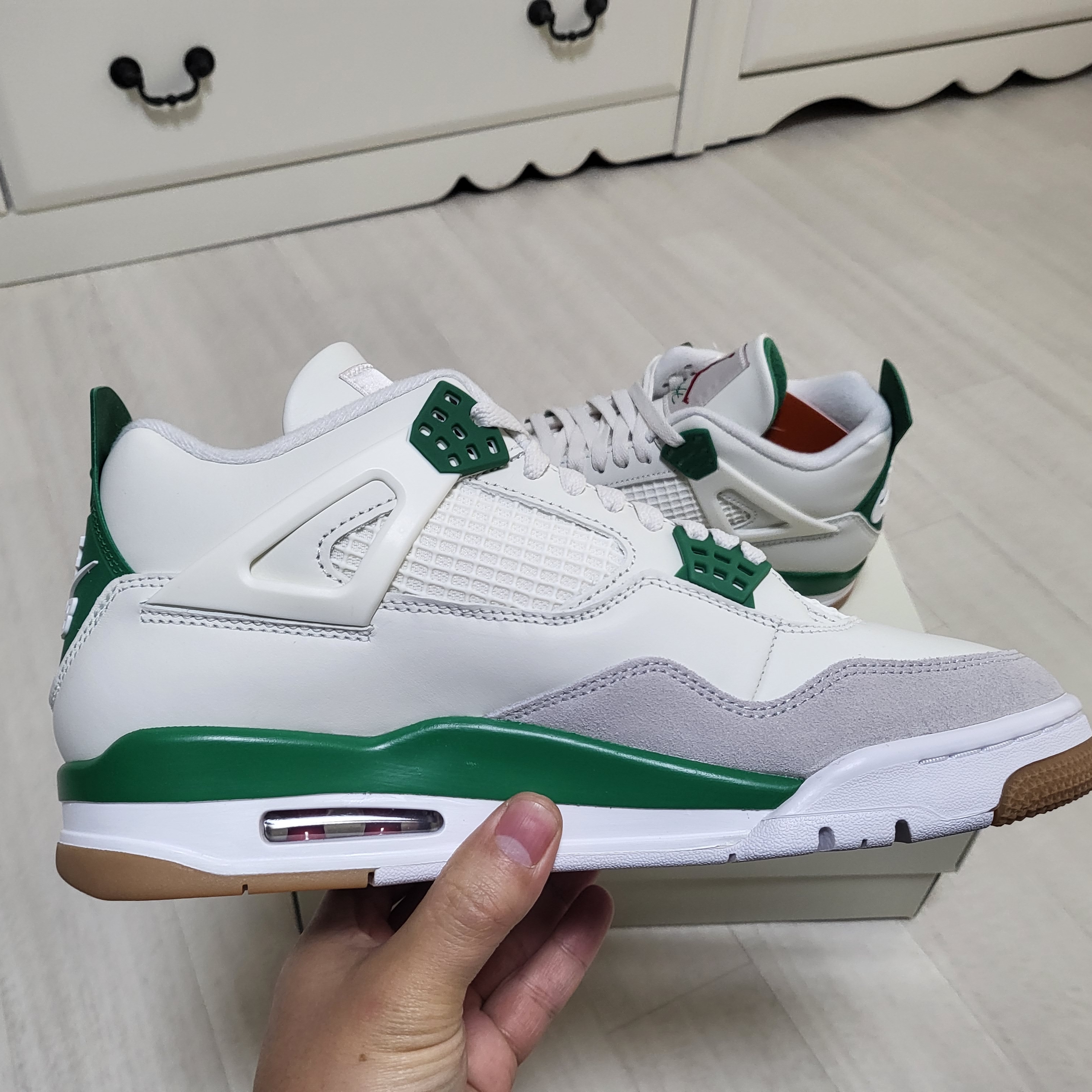 Jordan 4 x Nike SB Retro SP Pine Green 착용 스타일 - 4