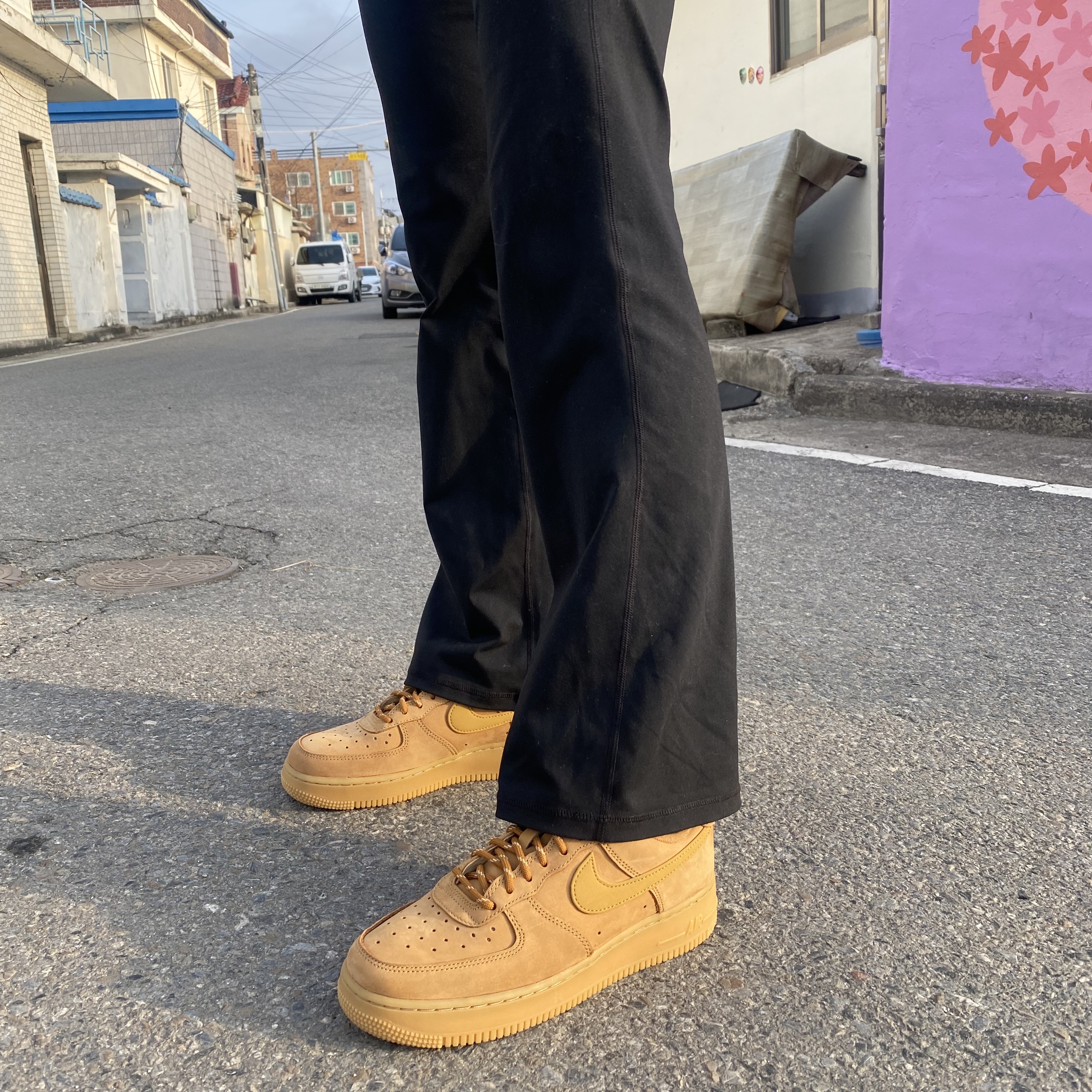 Nike Air Force 1 '07 WB Flax 착용 스타일 - 2