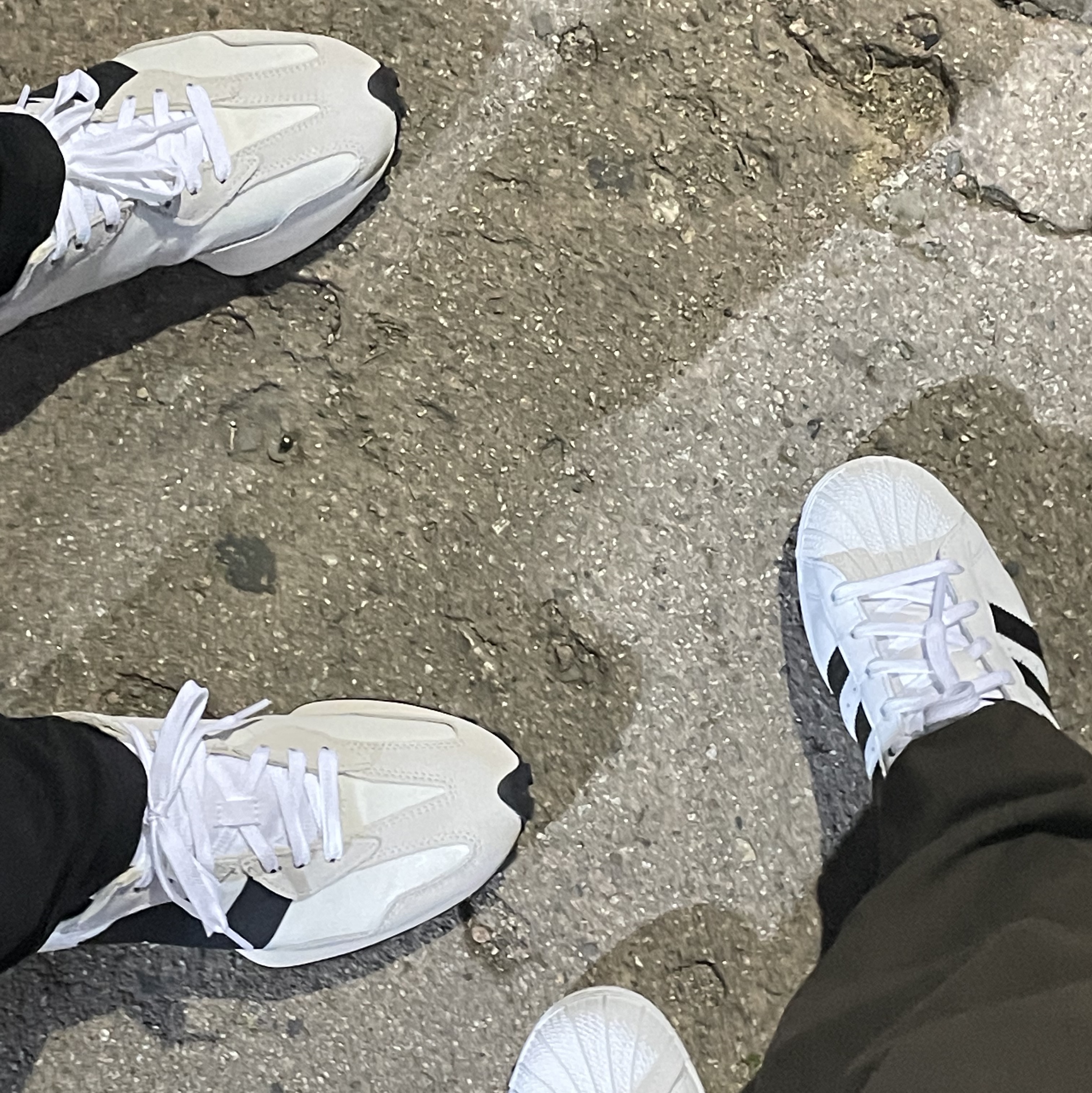 New Balance 327 White Black 착용 스타일