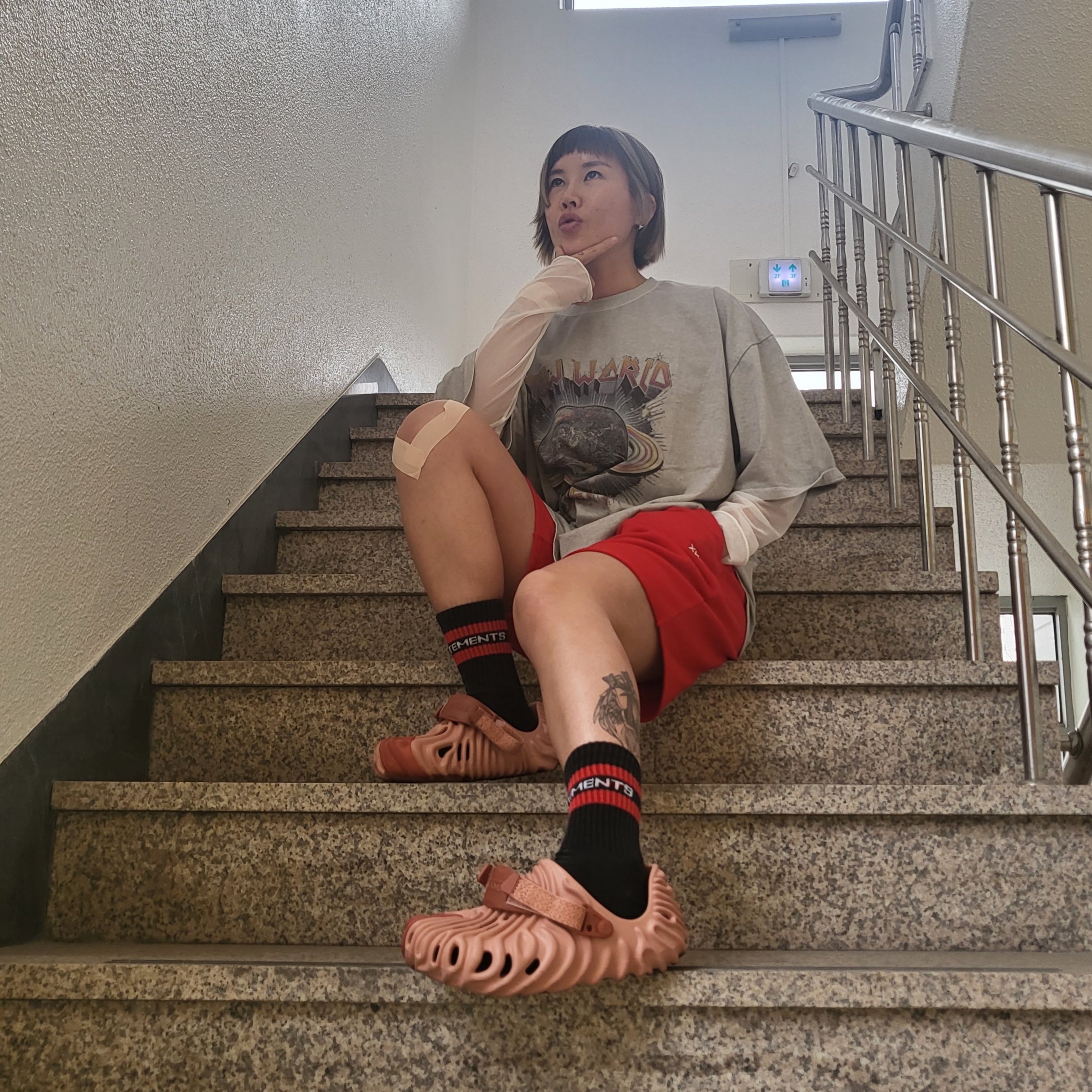 Crocs x Salehe Bembury Pollex Clog Kuwata 착용 스타일 - 3