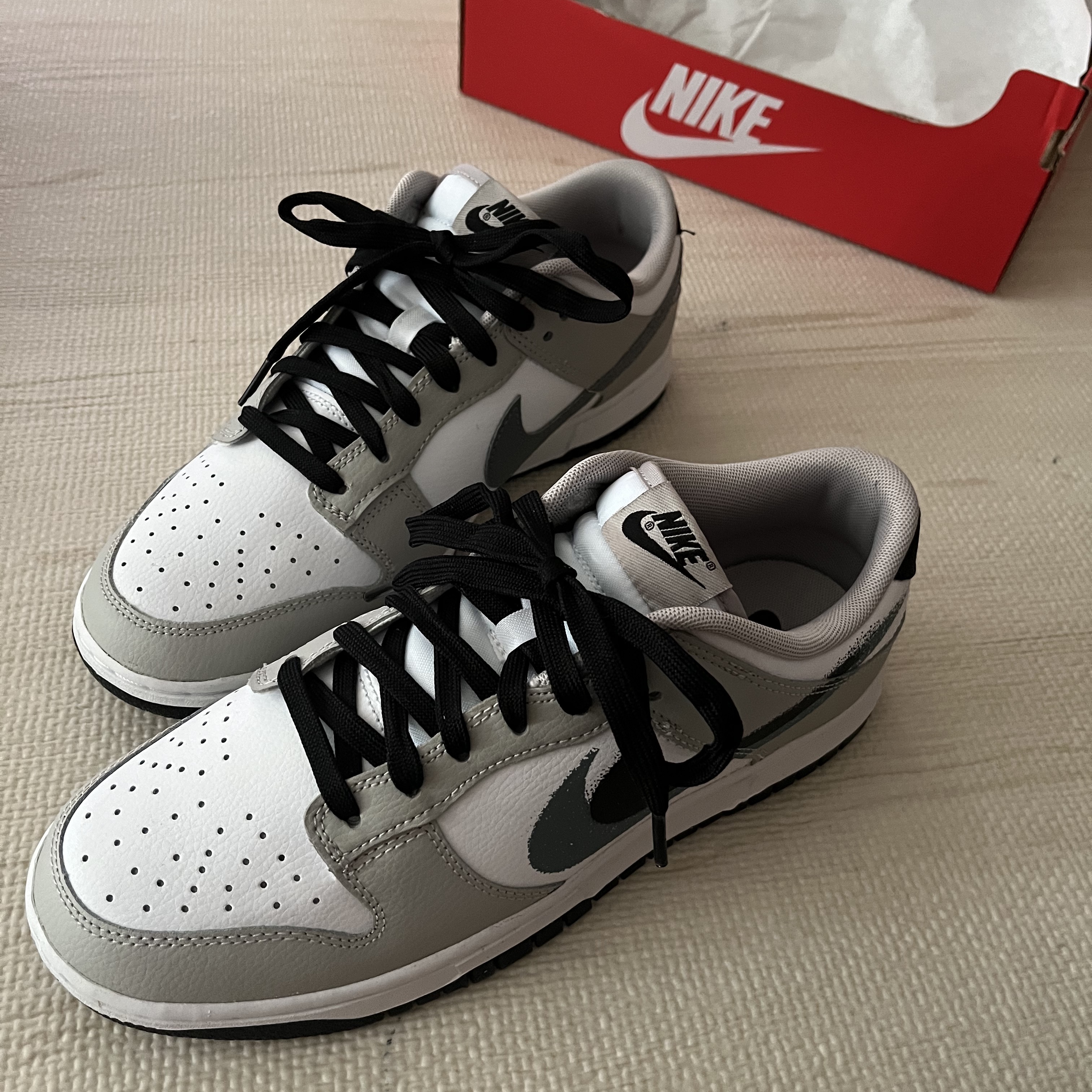 Nike Dunk Low Cool Grey White 착용 스타일 - 1
