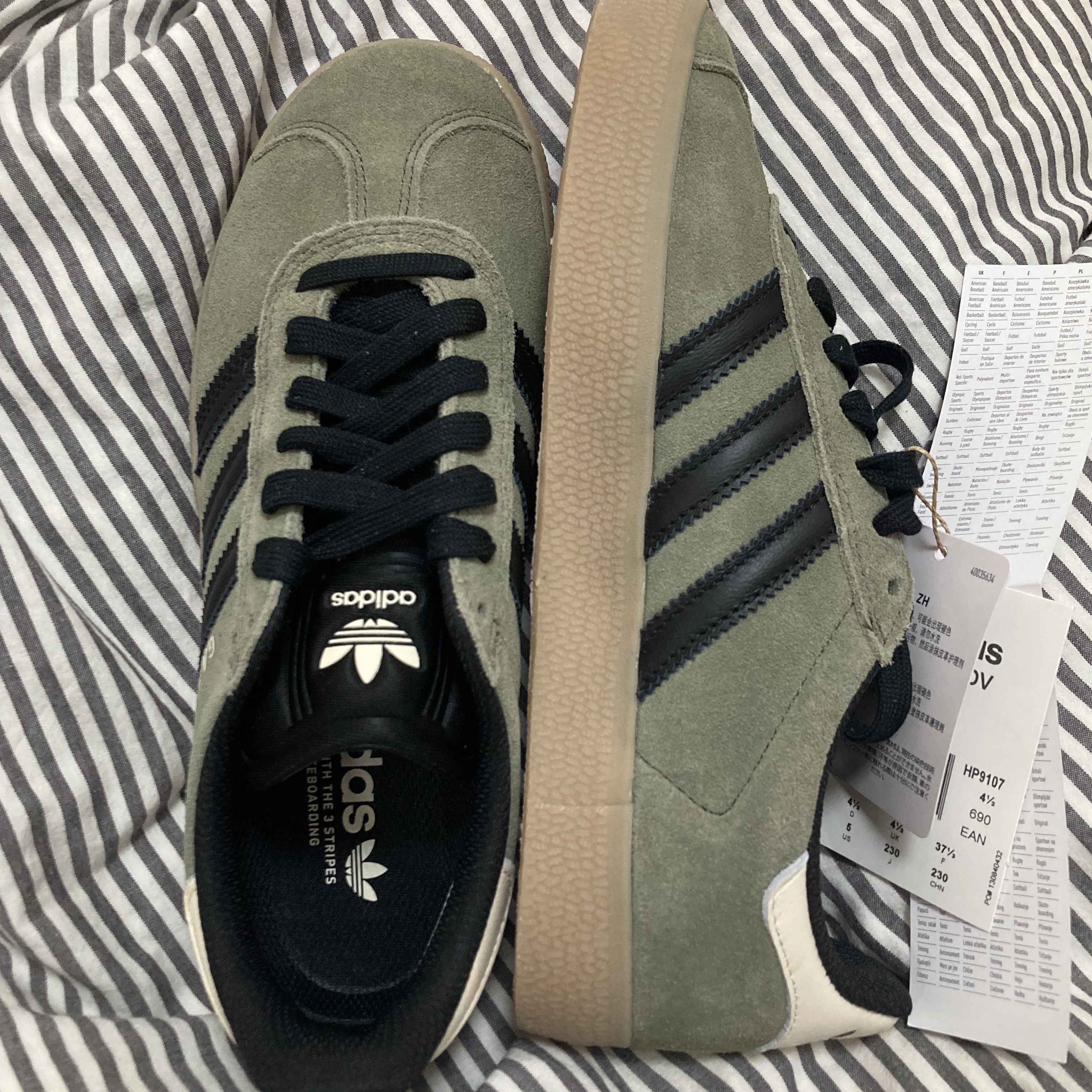Adidas Gazelle ADV Olive Strata Core Black 착용 스타일 - 2