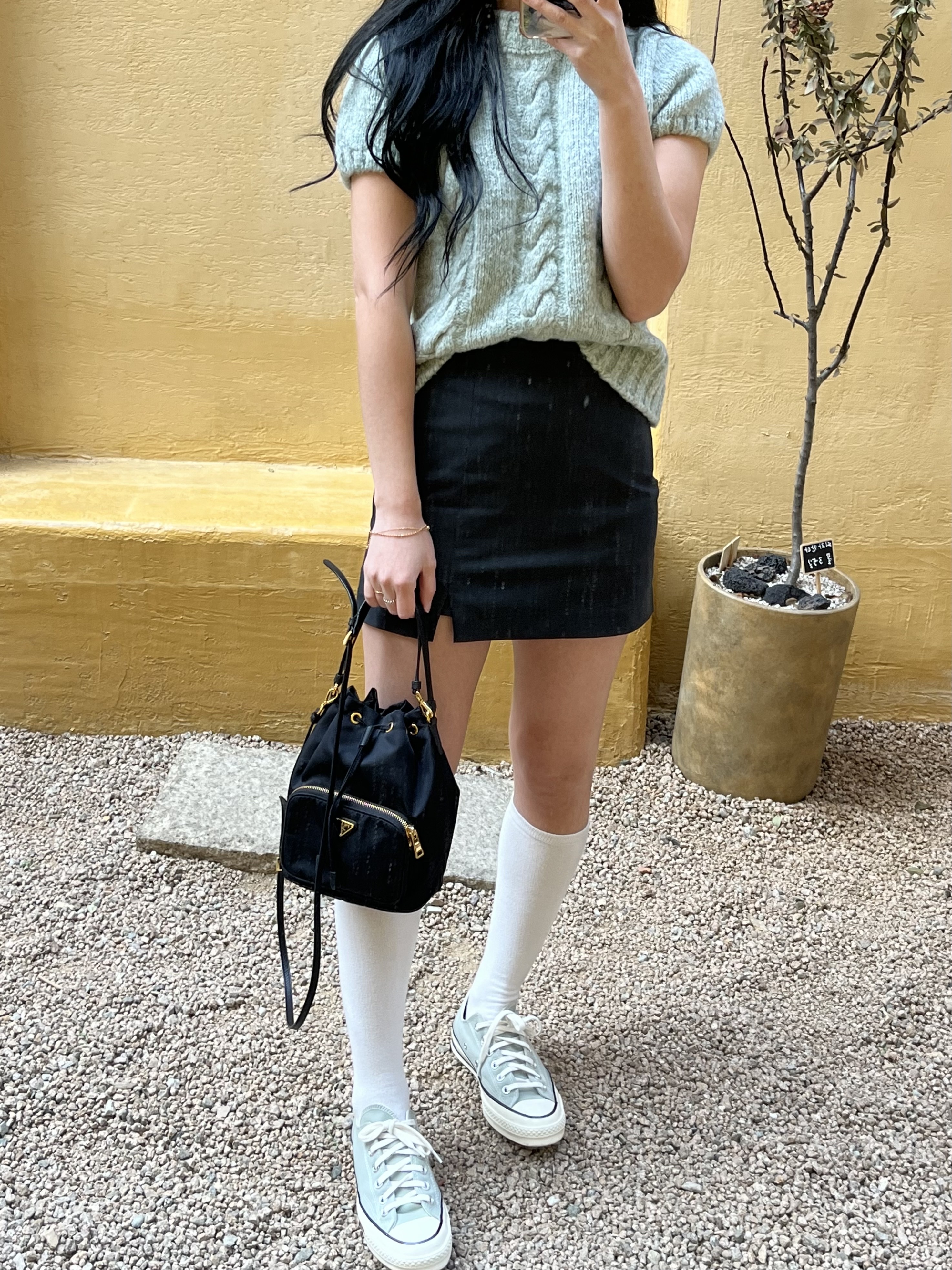 Prada Duet Re-Nylon Shoulder Bag Black Gold 착용 스타일