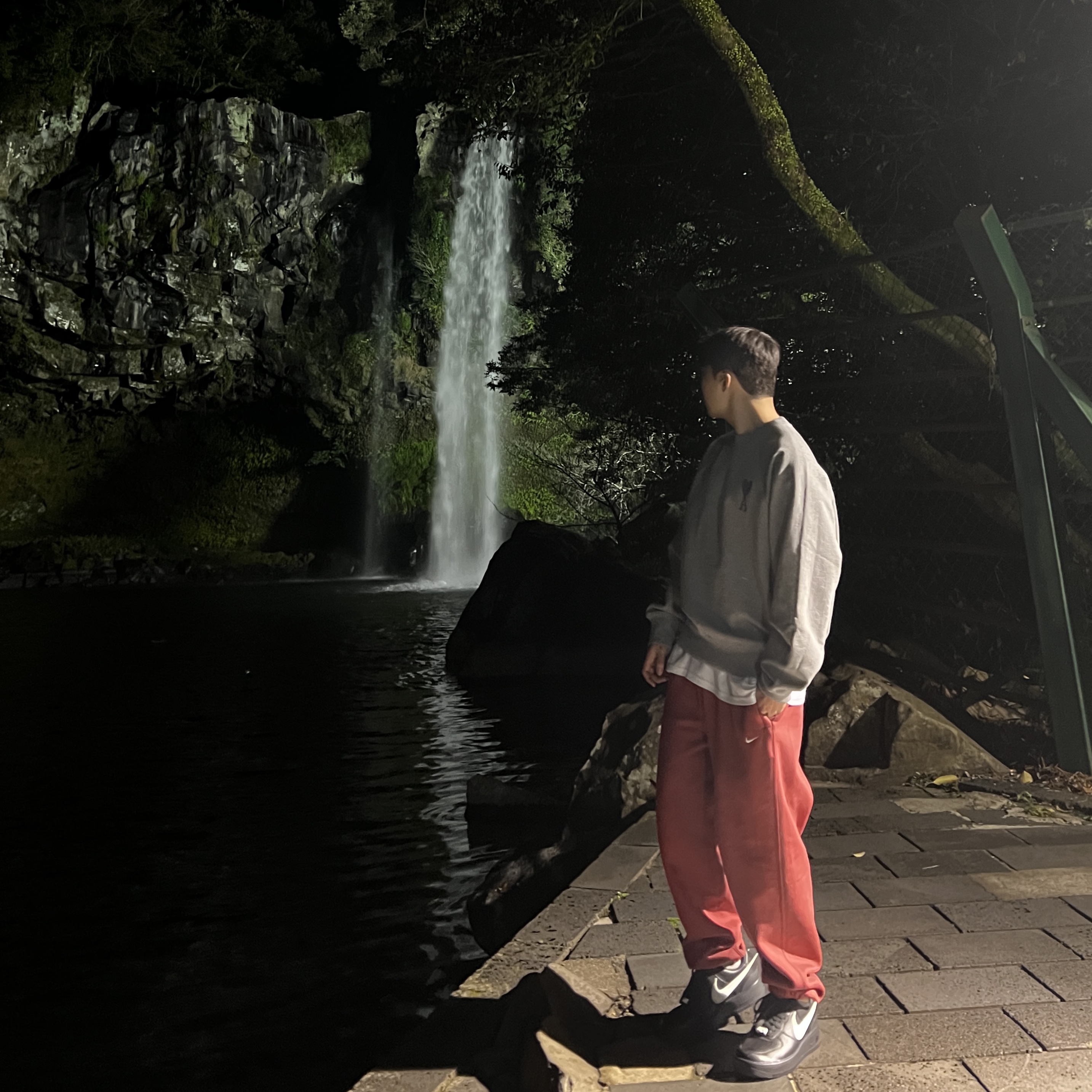 AMI de Coeur Tone-On-Tone Sweatshirt Heather Grey, Nike x Ambush Air Force 1 Low SP Black 착용 스타일 - 1