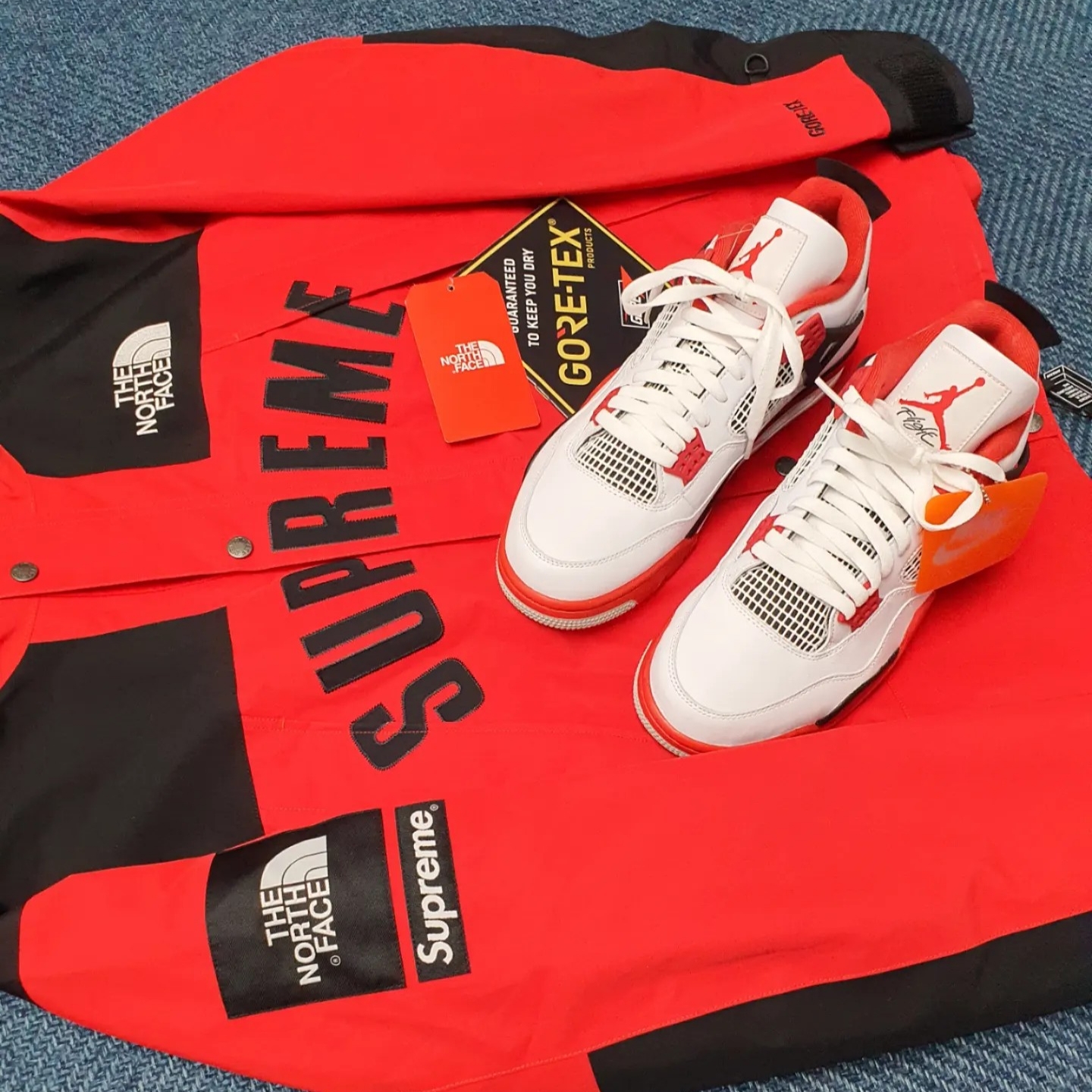 Supreme x The North Face Arc Logo Mountain Parka Red - 19SS, Jordan 4 Retro OG Fire Red 2020 착용 스타일 - 2