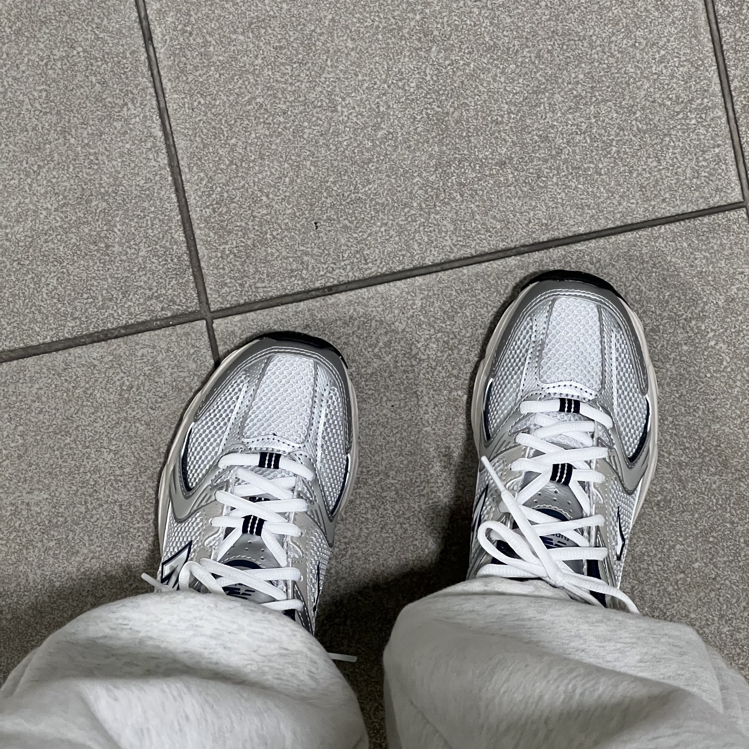New Balance 530 Steel Grey 착용 스타일