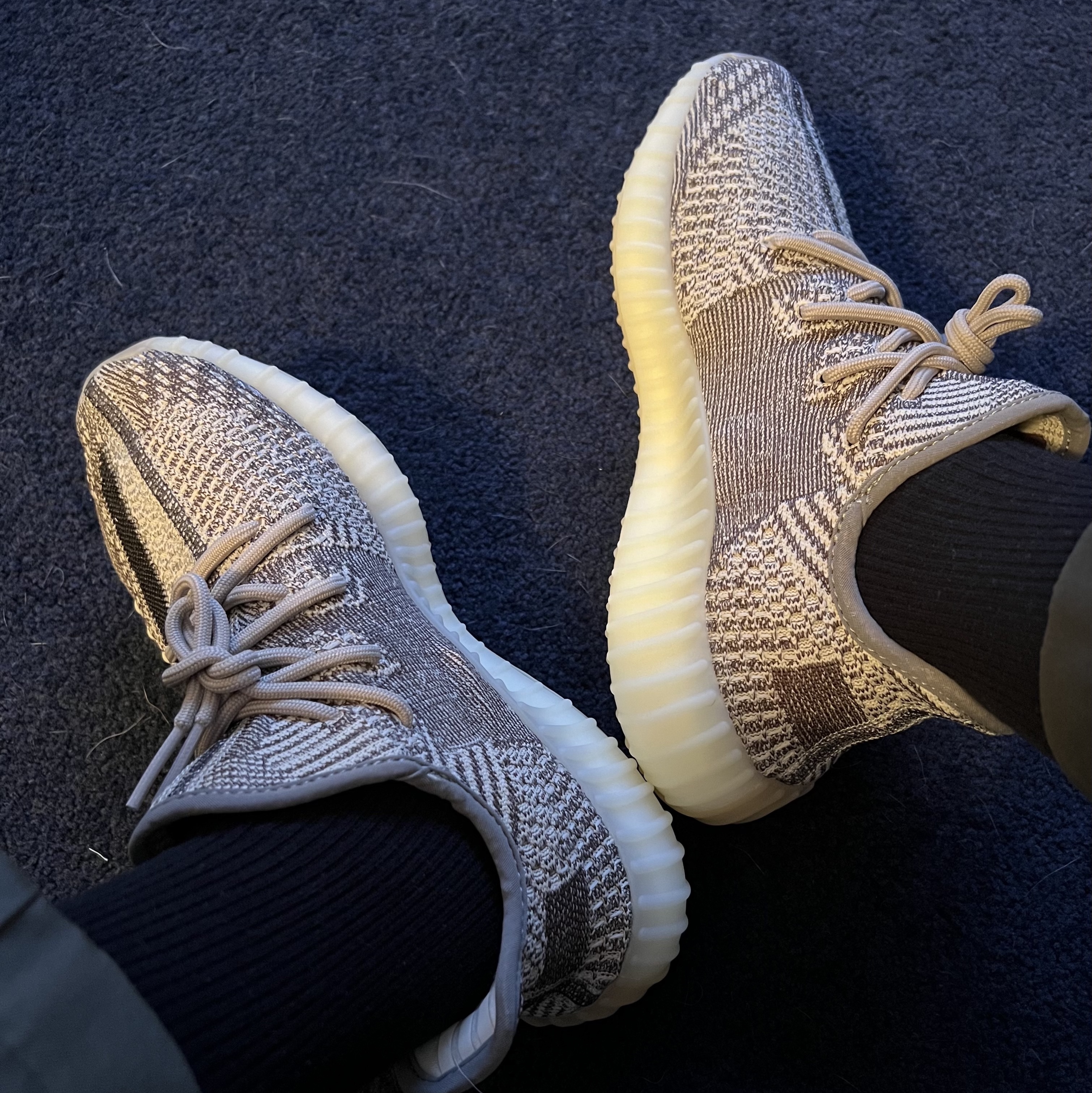 Adidas Yeezy Boost 350 V2 Zyon 착용 스타일 - 2
