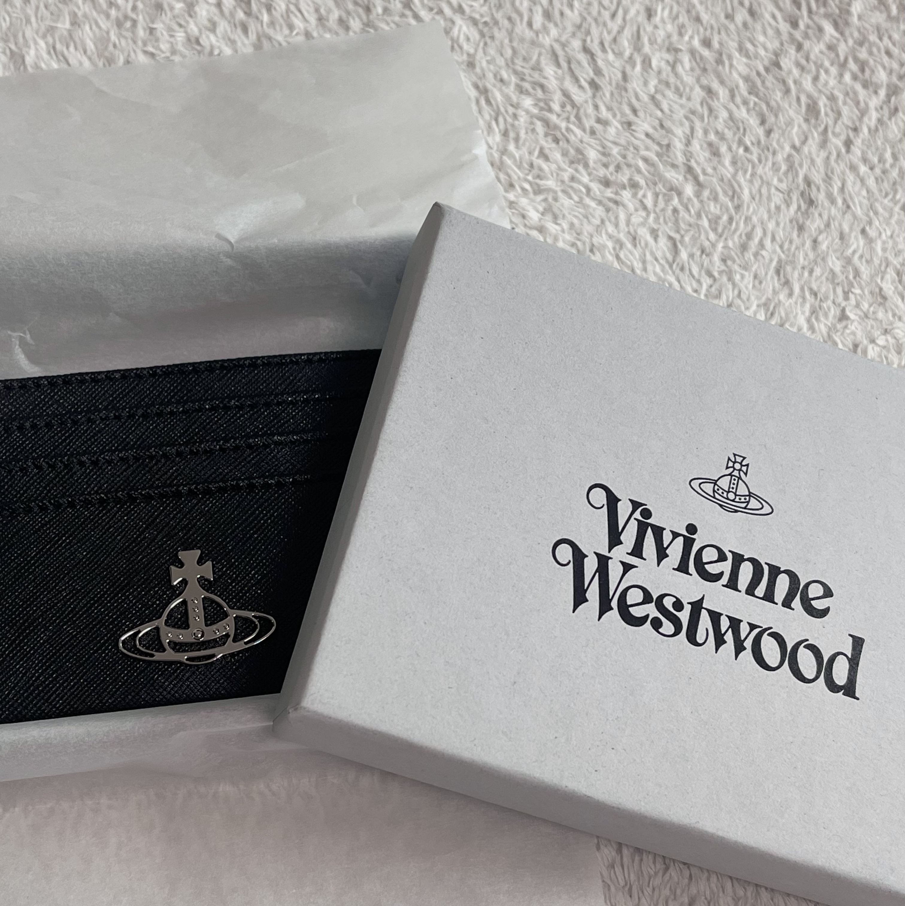Vivienne Westwood Logo Card Holder Black 착용 스타일