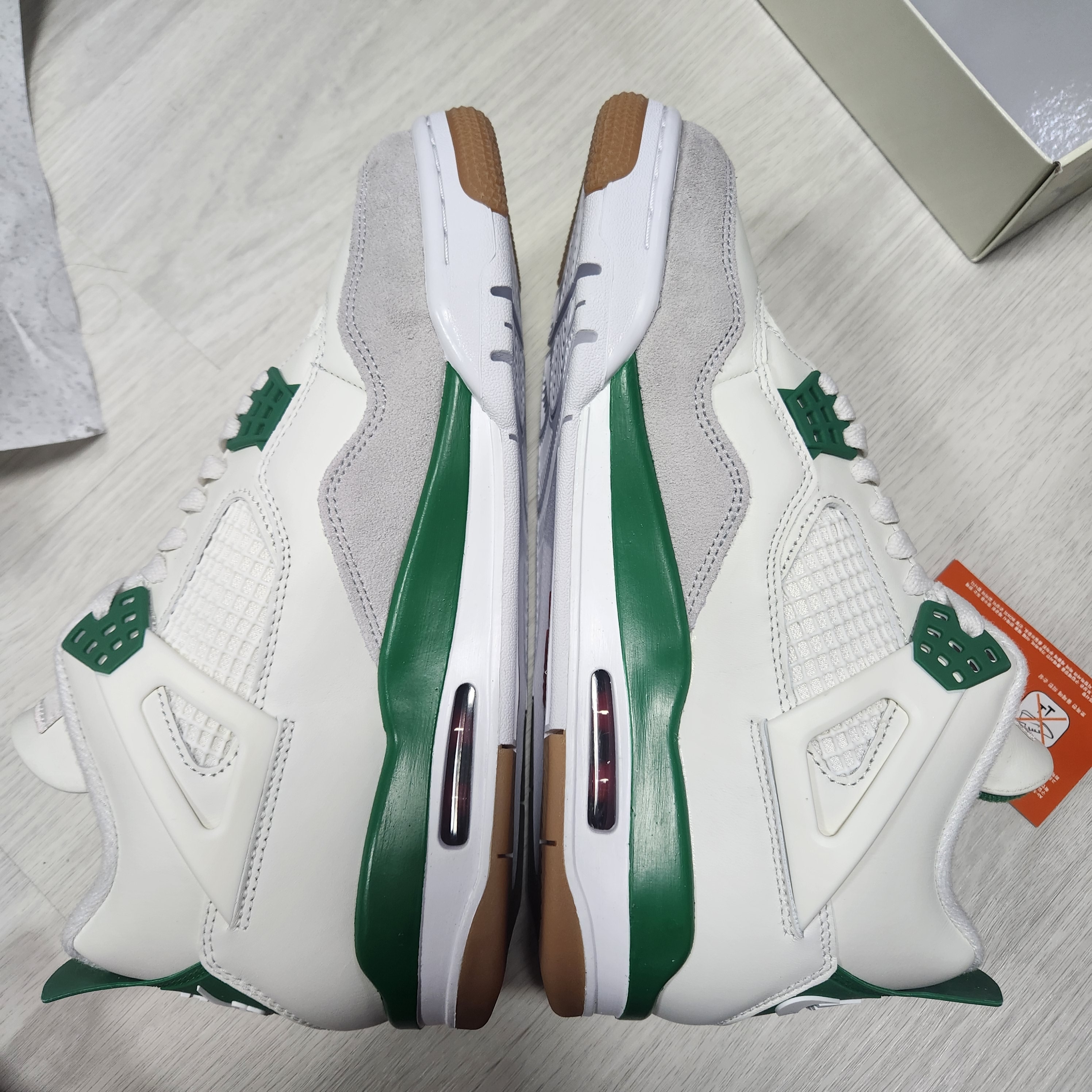 Jordan 4 x Nike SB Retro SP Pine Green 착용 스타일 - 3