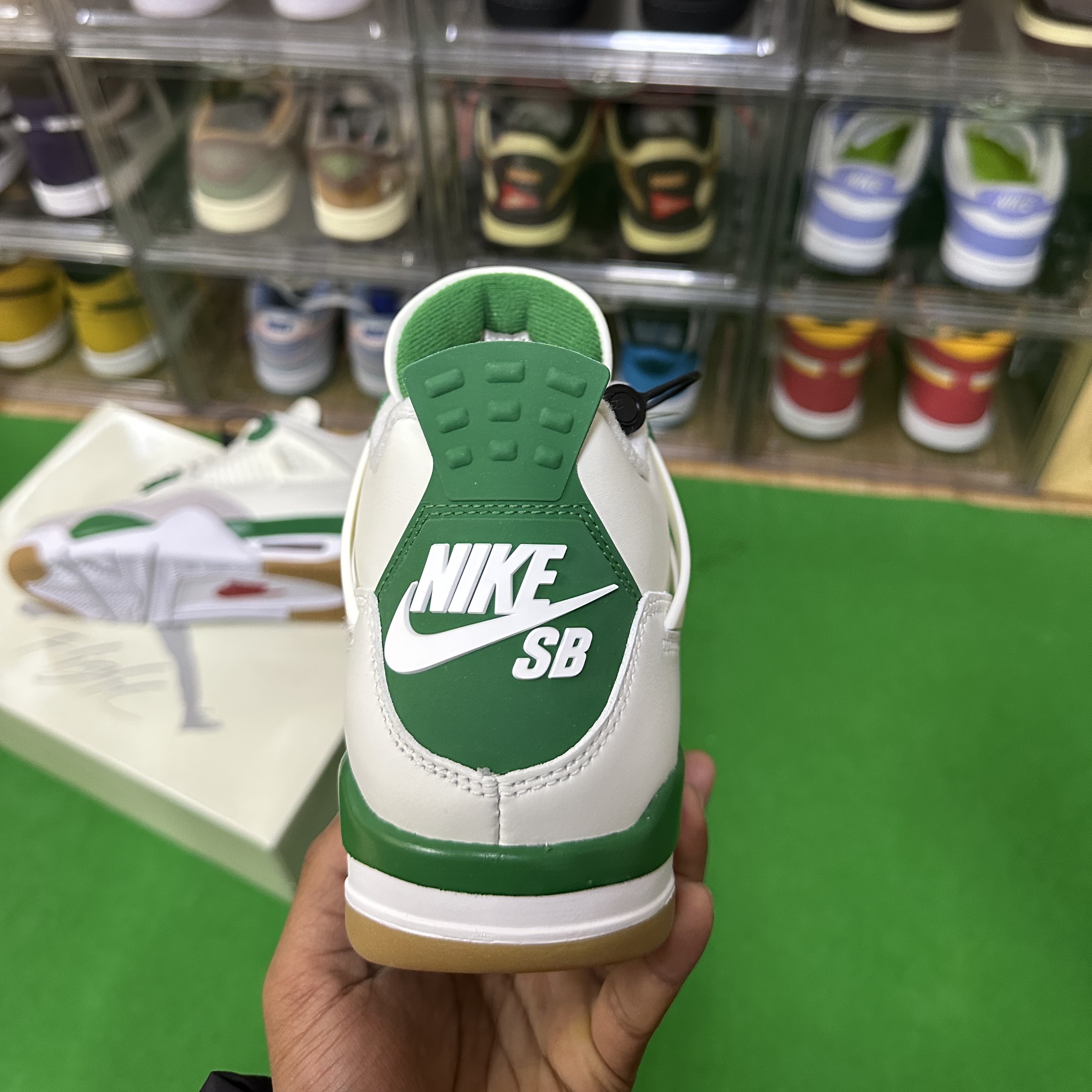 Jordan 4 x Nike SB Retro SP Pine Green 착용 스타일 - 1