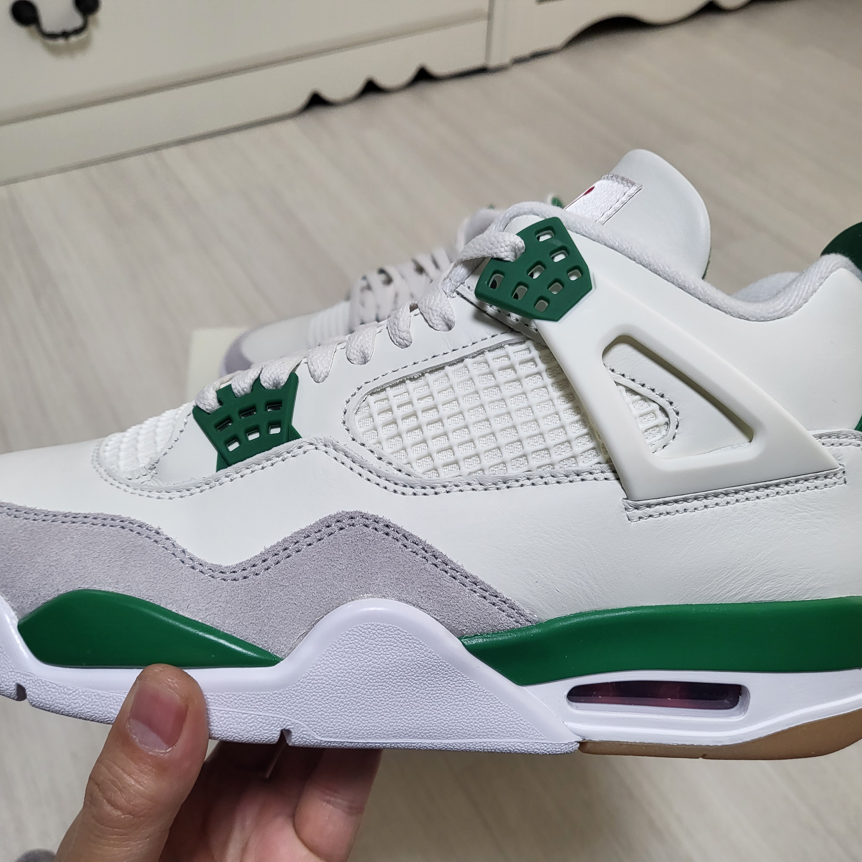 Jordan 4 x Nike SB Retro SP Pine Green 착용 스타일 - 2