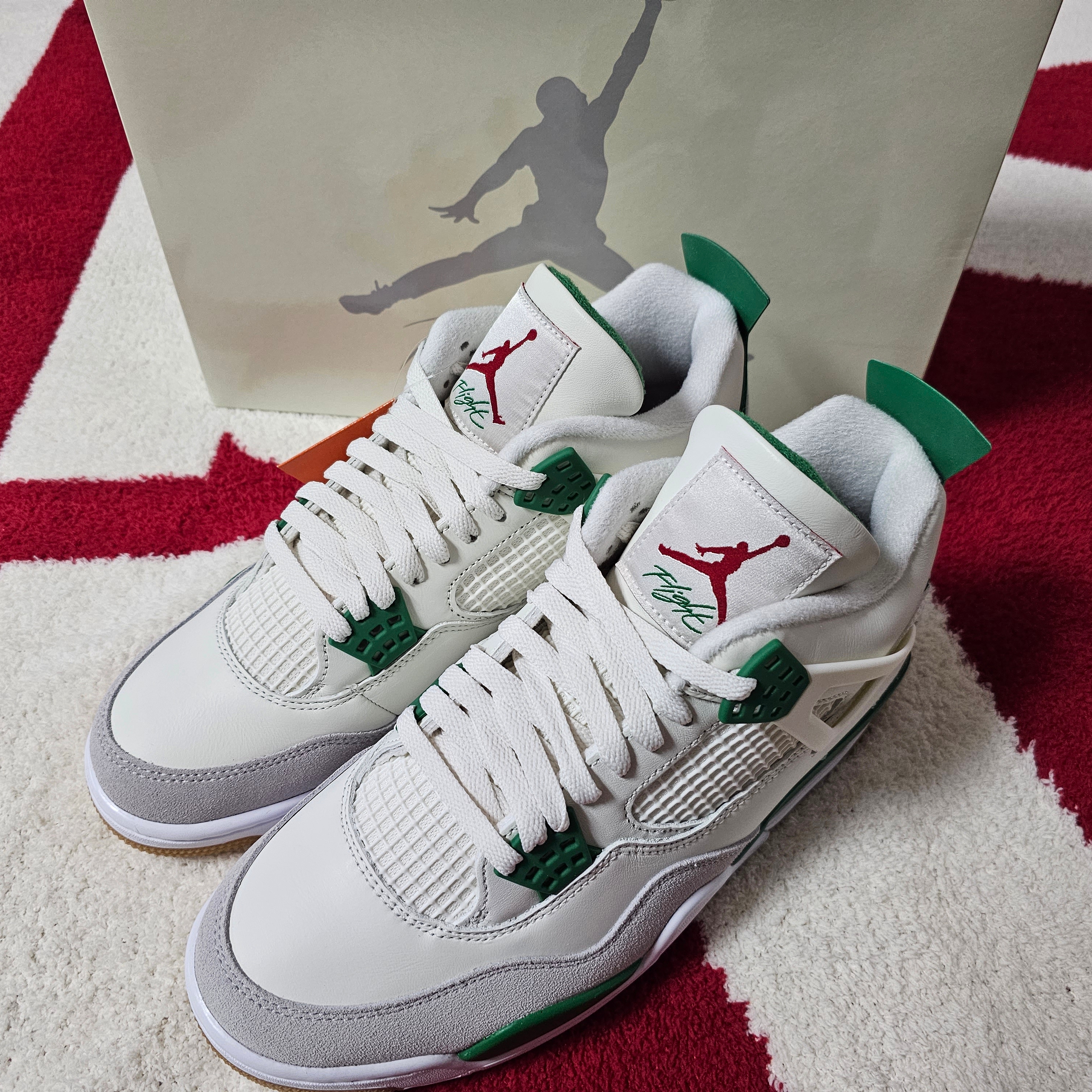 Jordan 4 x Nike SB Retro SP Pine Green 착용 스타일 - 2