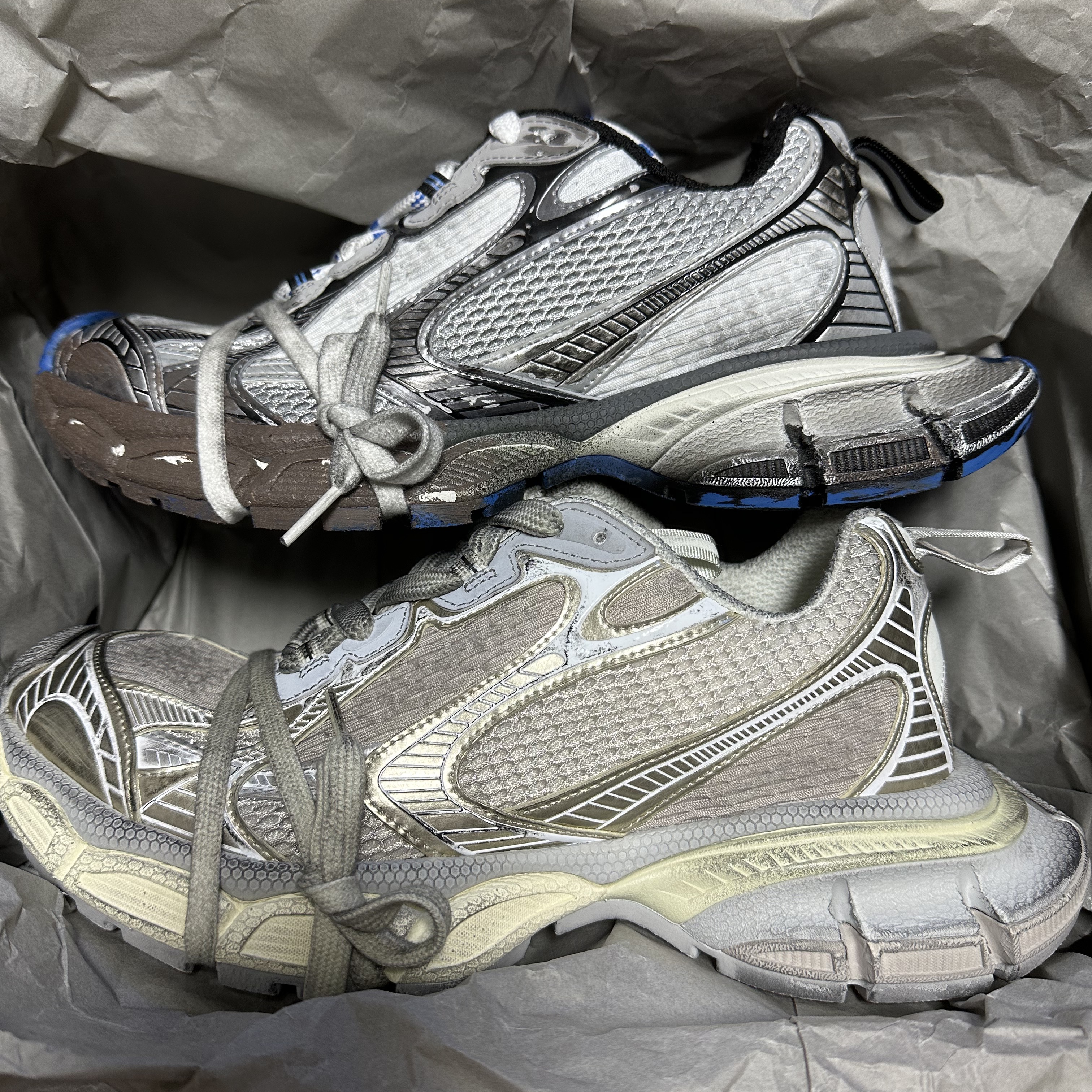 Balenciaga 3XL Sneakers Worn Out Grey White Blue 착용 스타일 - 3