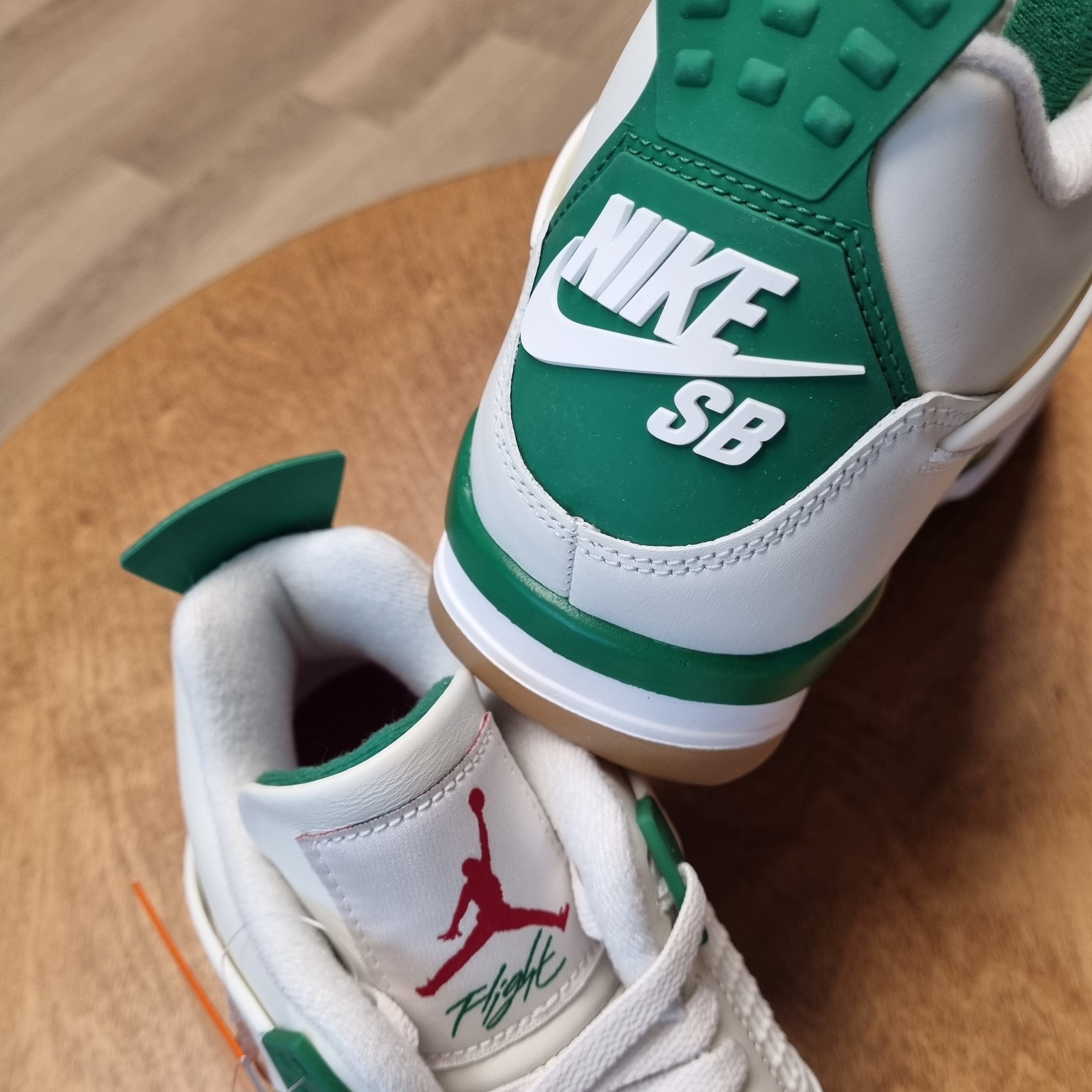 Jordan 4 x Nike SB Retro SP Pine Green 착용 스타일 - 1