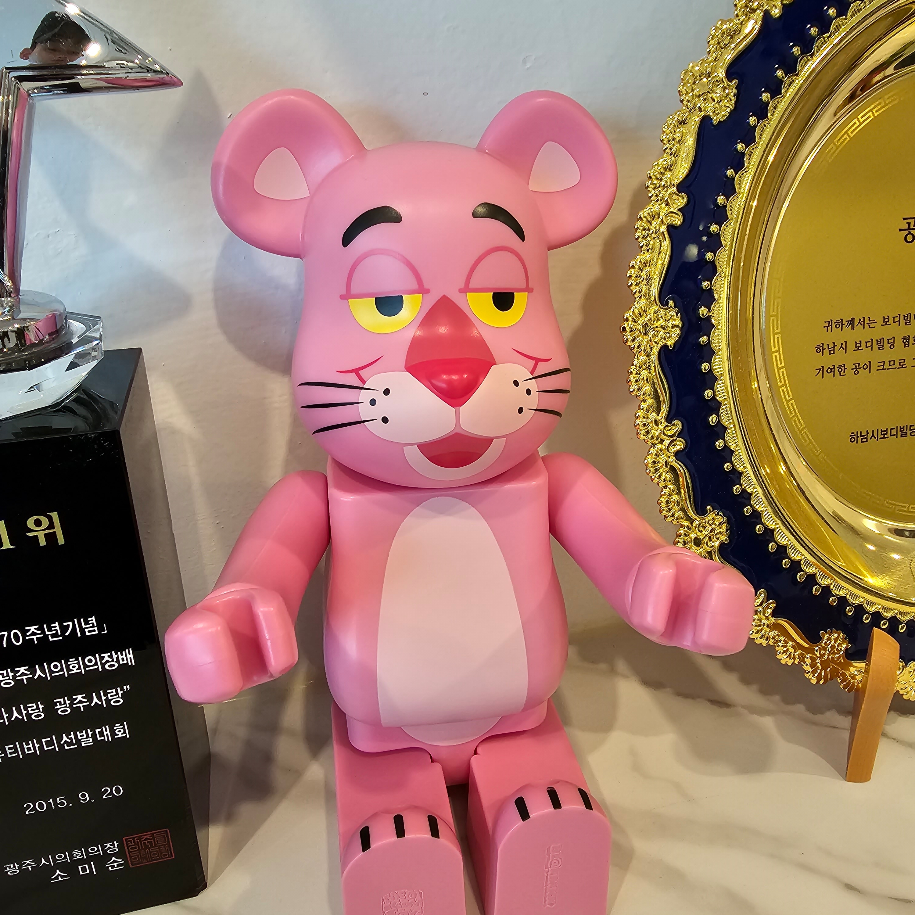 Bearbrick Pink Panther 100% & 400% Set 착용 스타일