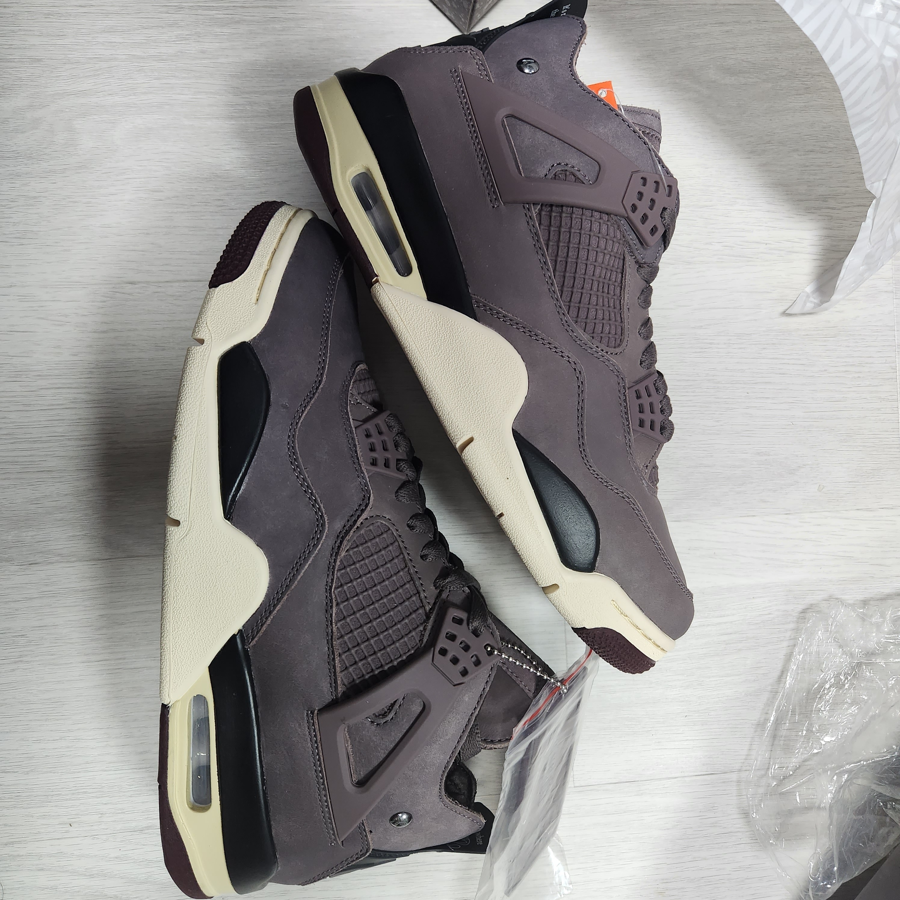 Jordan 4 x A Ma Maniere Retro Violet Ore 착용 스타일