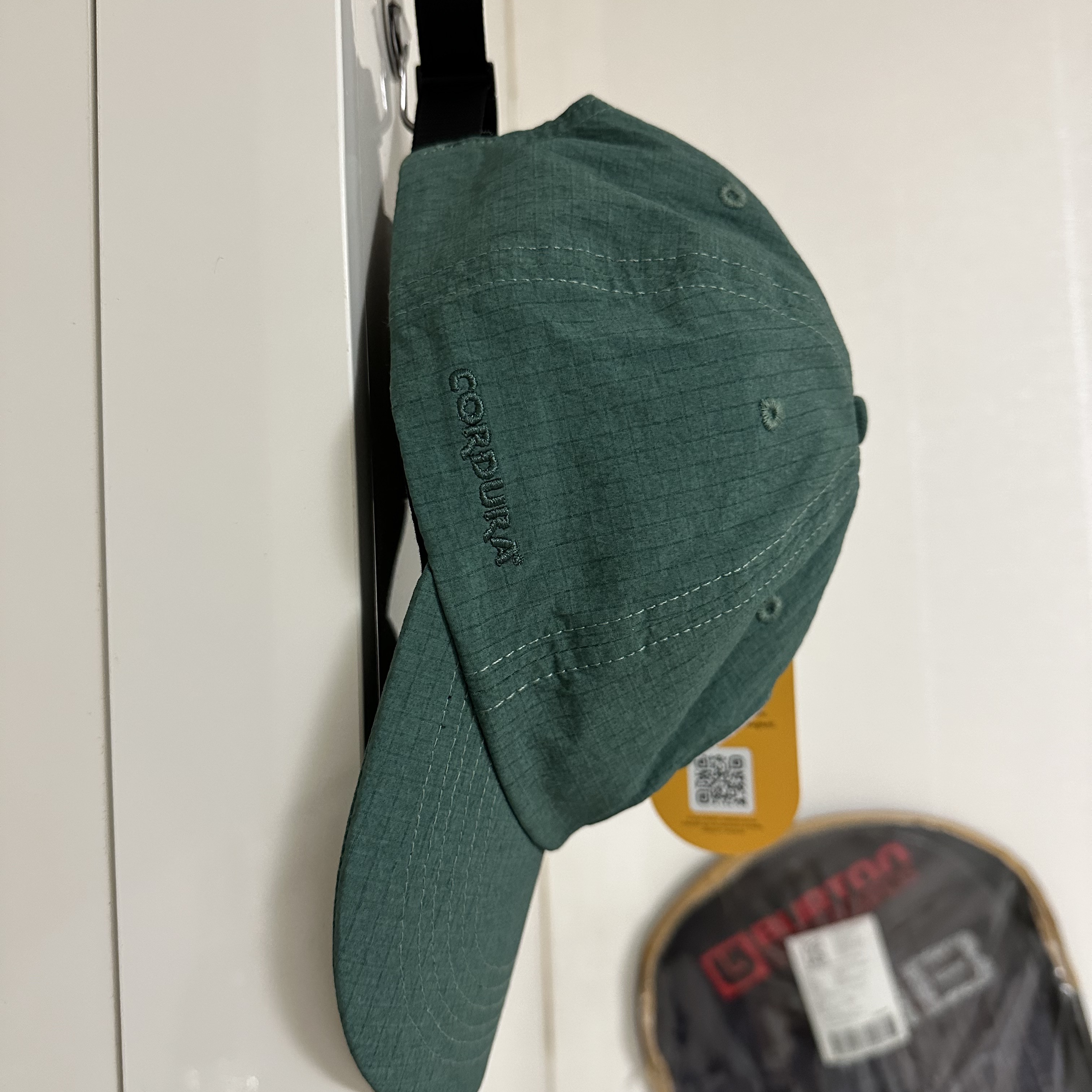 Supreme Cordura Ripstop S Logo 6-Panel Green - 23SS, Supreme Field Messenger Bag Red - 23SS 착용 스타일 - 3