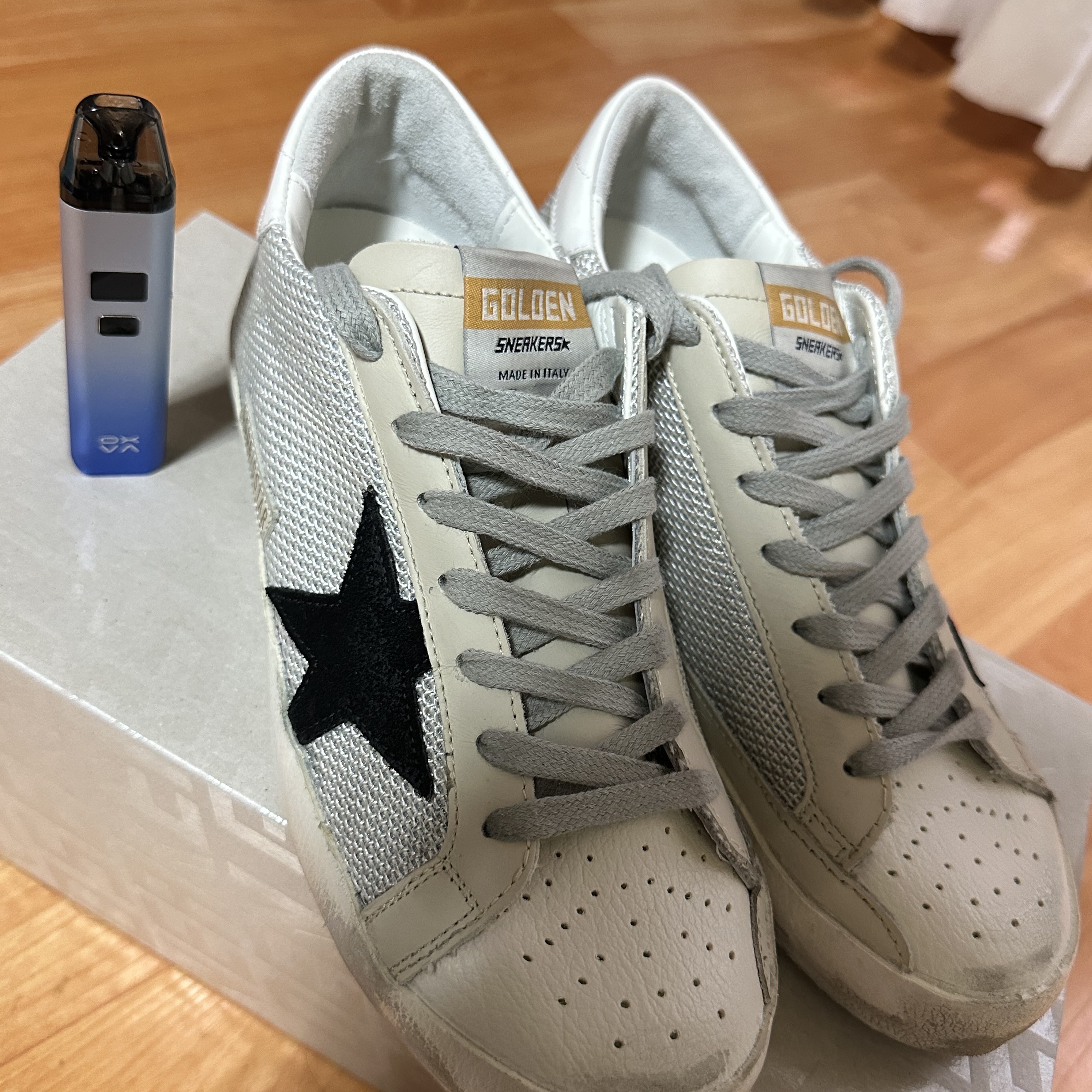 Golden Goose Superstar Grey Code Sneakers 착용 스타일