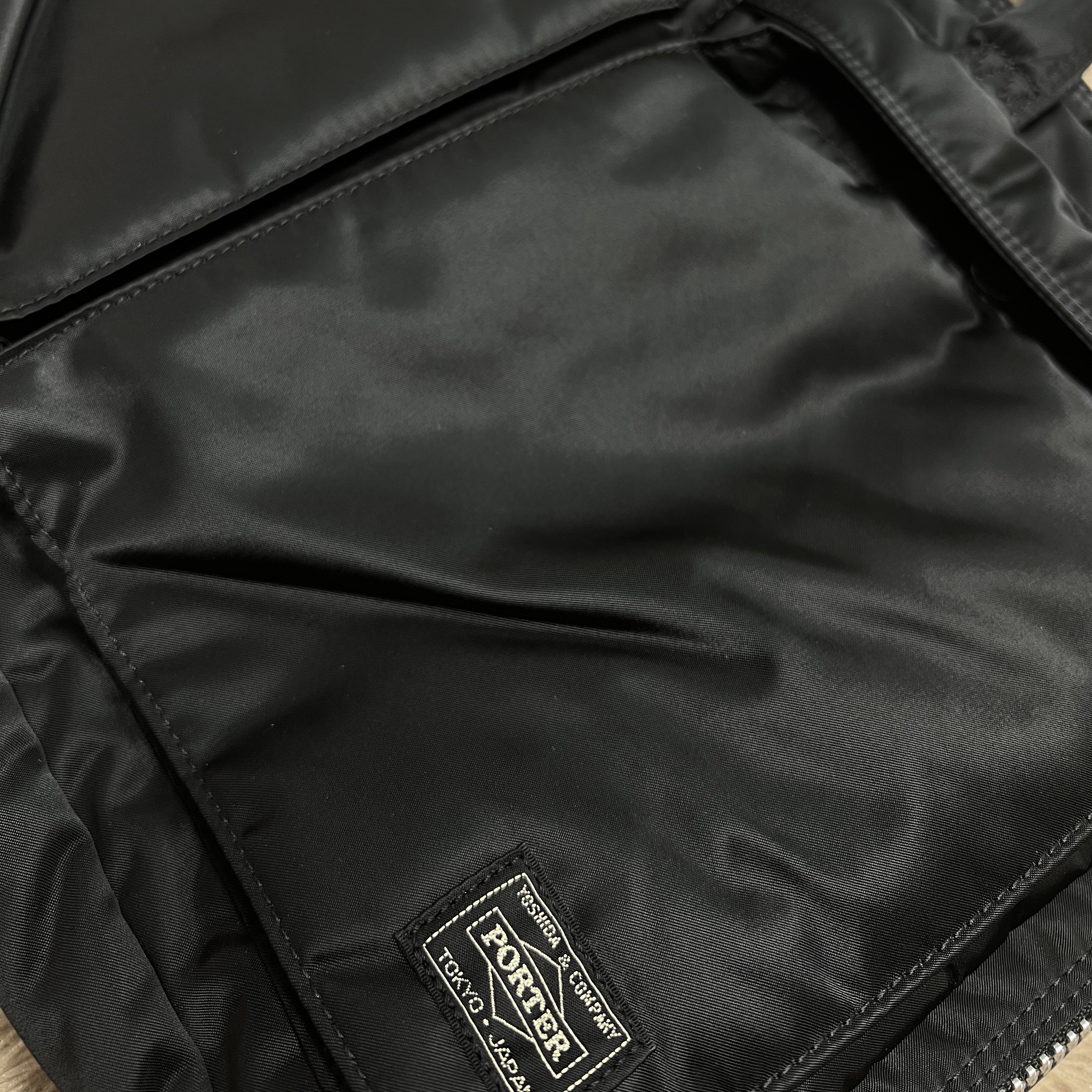 Porter Tanker 2Way Briefcase Black 착용 스타일