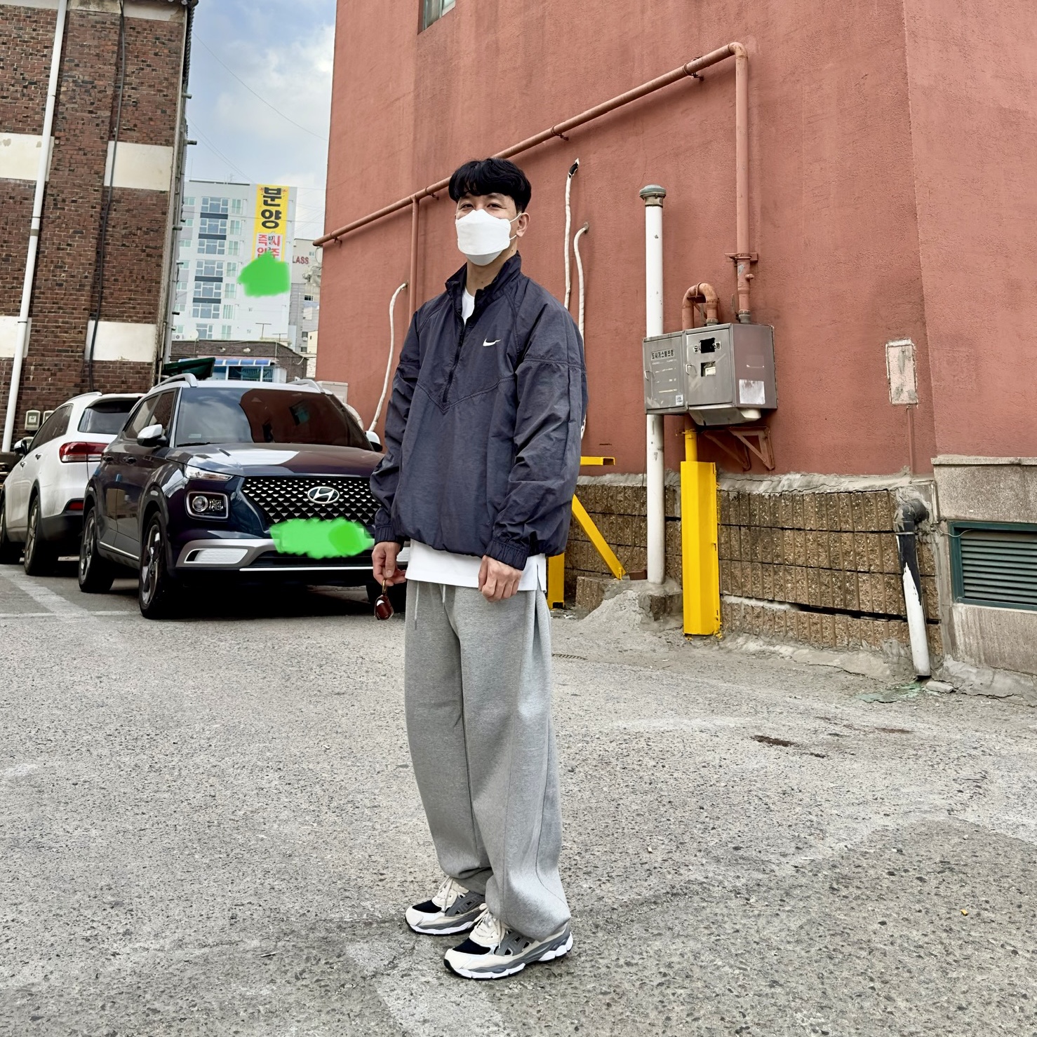 Nike x Stussy Windrunner Jacket Off Noir, Asics Gel-NYC Black Clay Grey 착용 스타일 - 1
