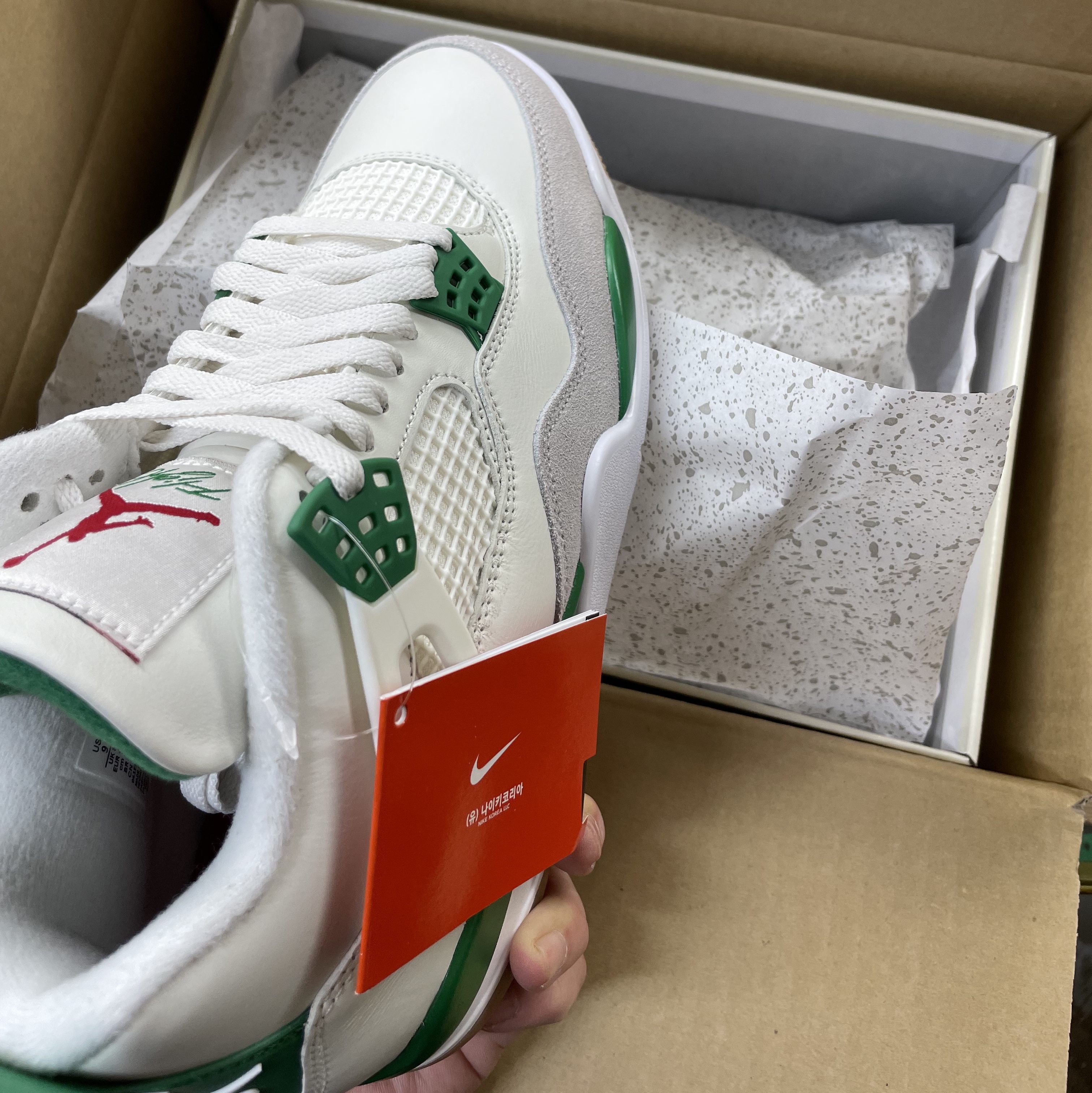 Jordan 4 x Nike SB Retro SP Pine Green 착용 스타일