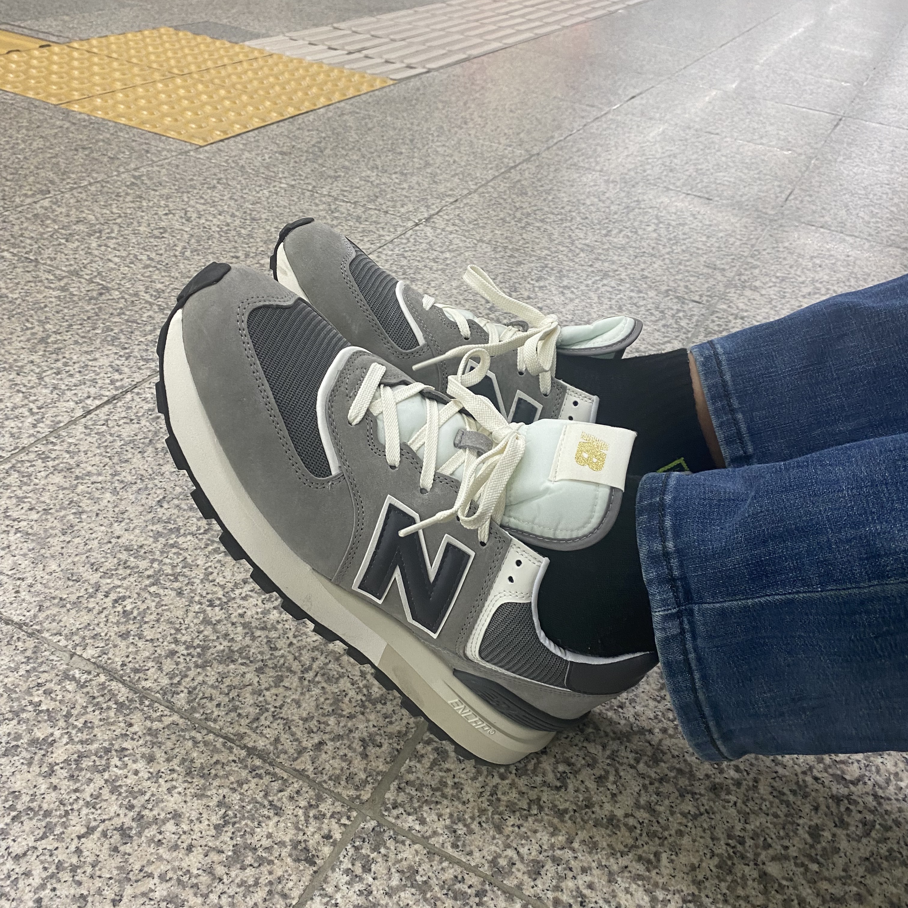 New Balance 574 Legacy Grey 착용 스타일