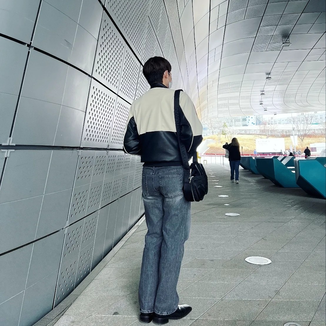 Porter Tanker Shoulder Bag S Black 착용 스타일 - 3