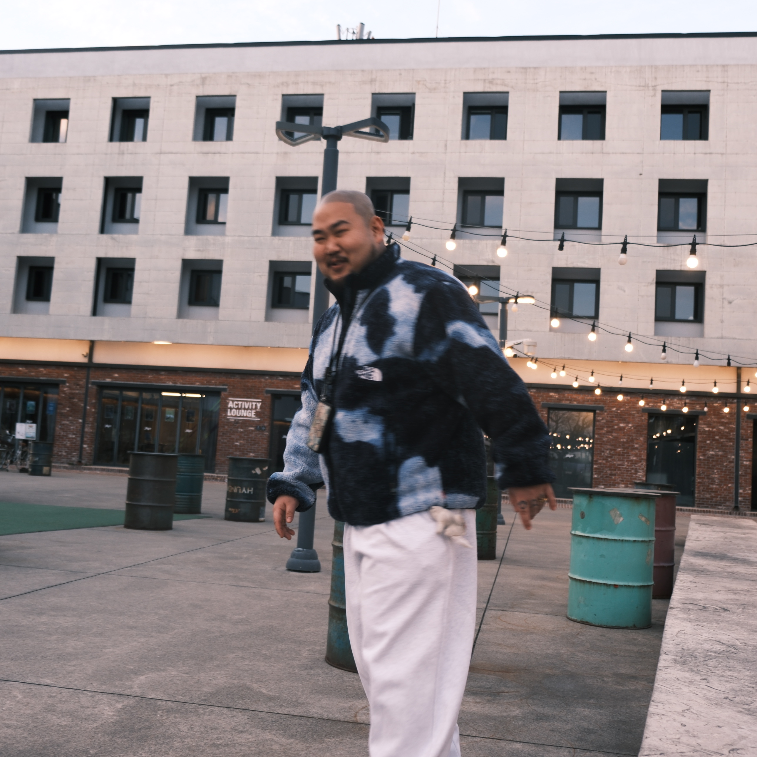 Supreme x The North Face Bleached Denim Print Fleece Jacket Indigo - 21FW, Jordan 1 Retro High OG Shadow 2.0 착용 스타일 - 2